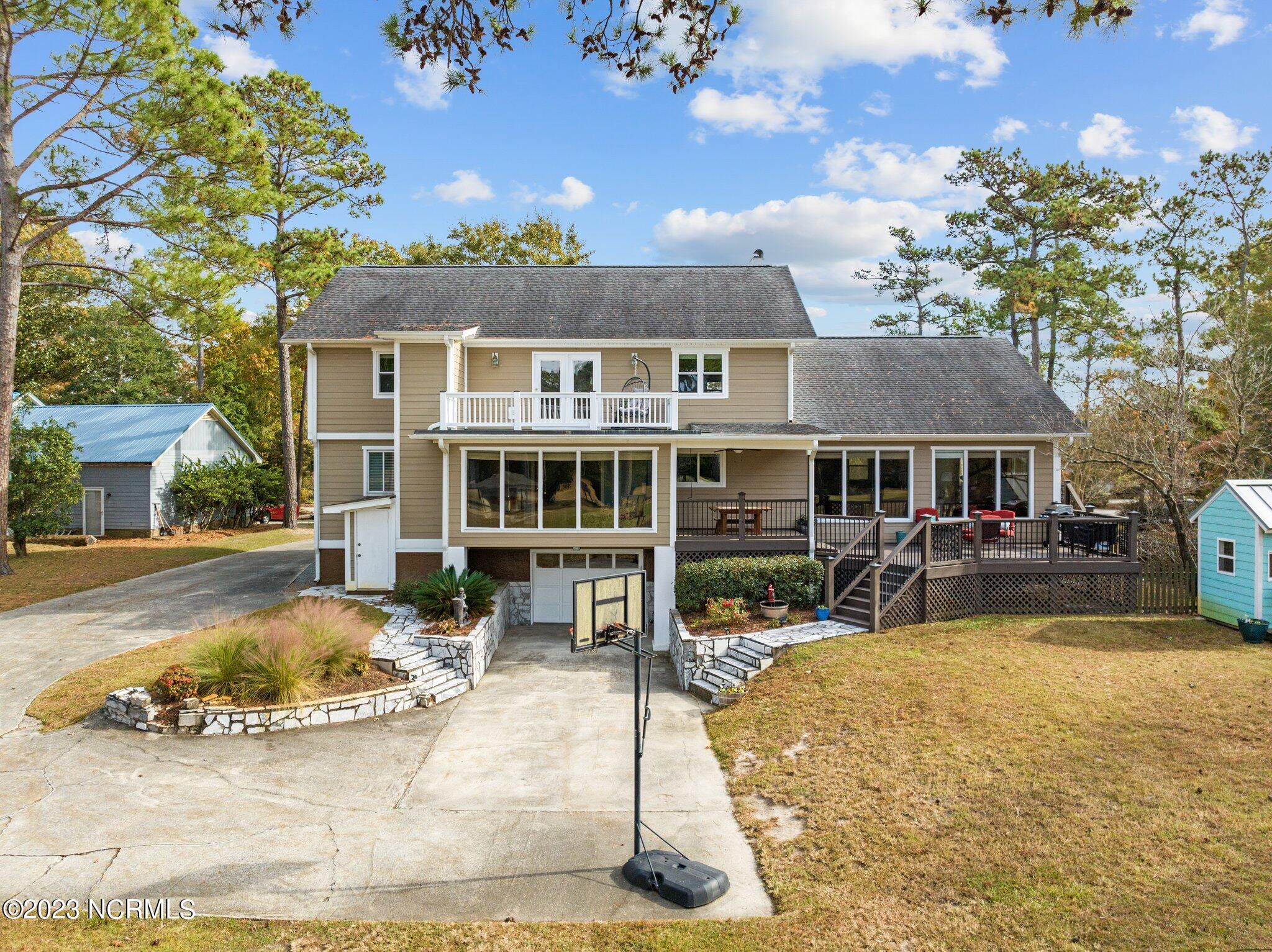 635 Ravenswood Road