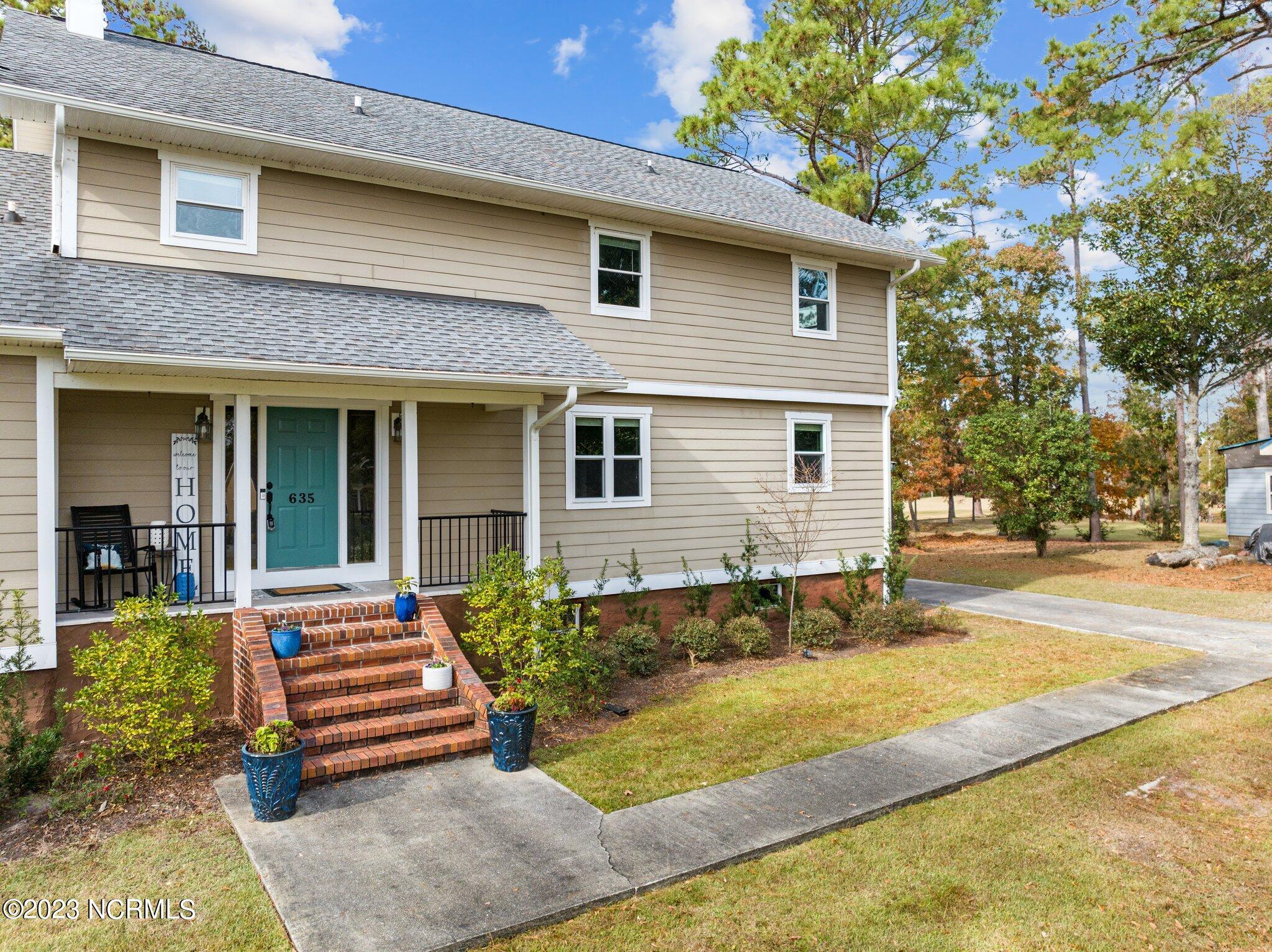 635 Ravenswood Road