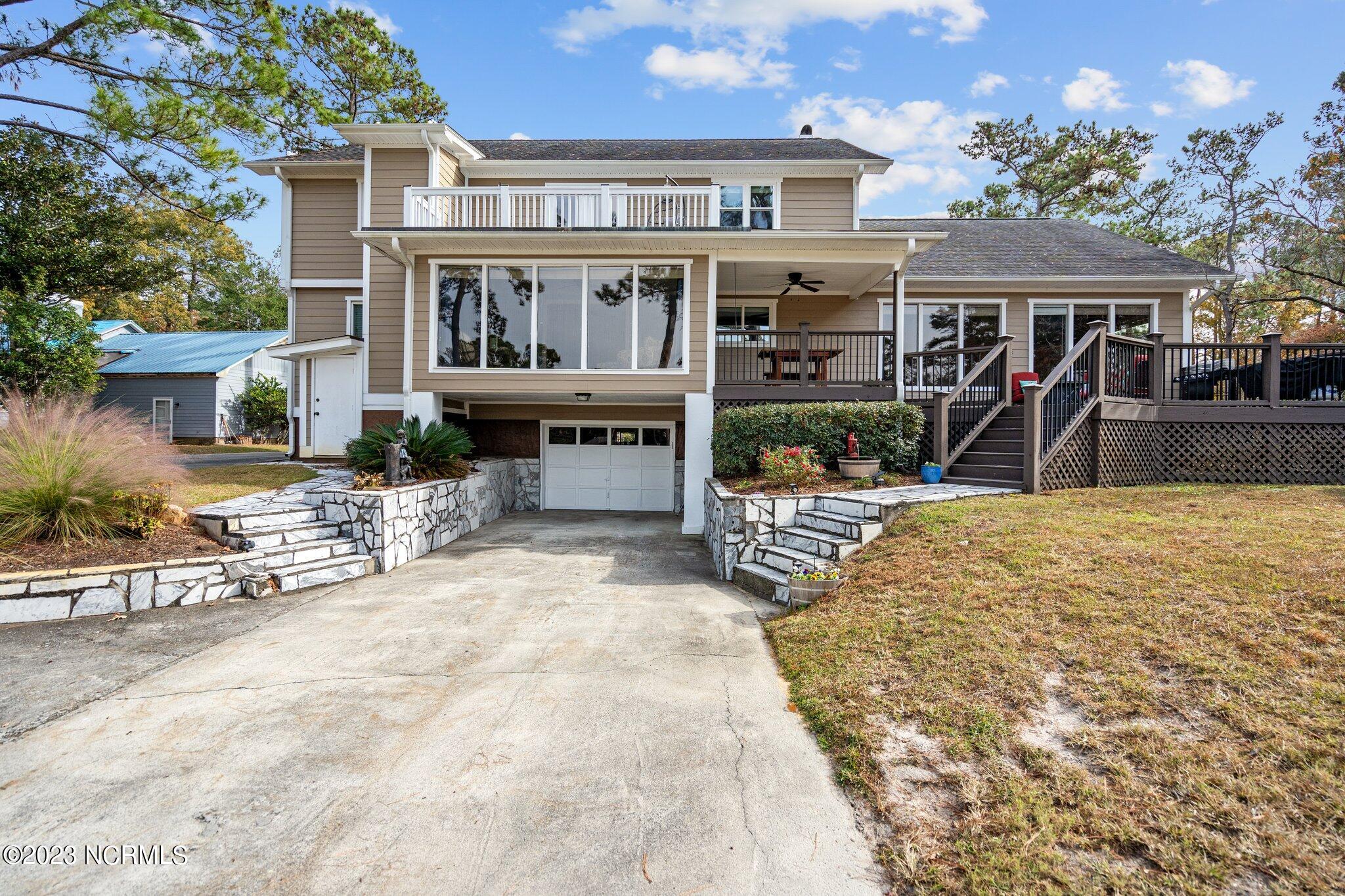 635 Ravenswood Road