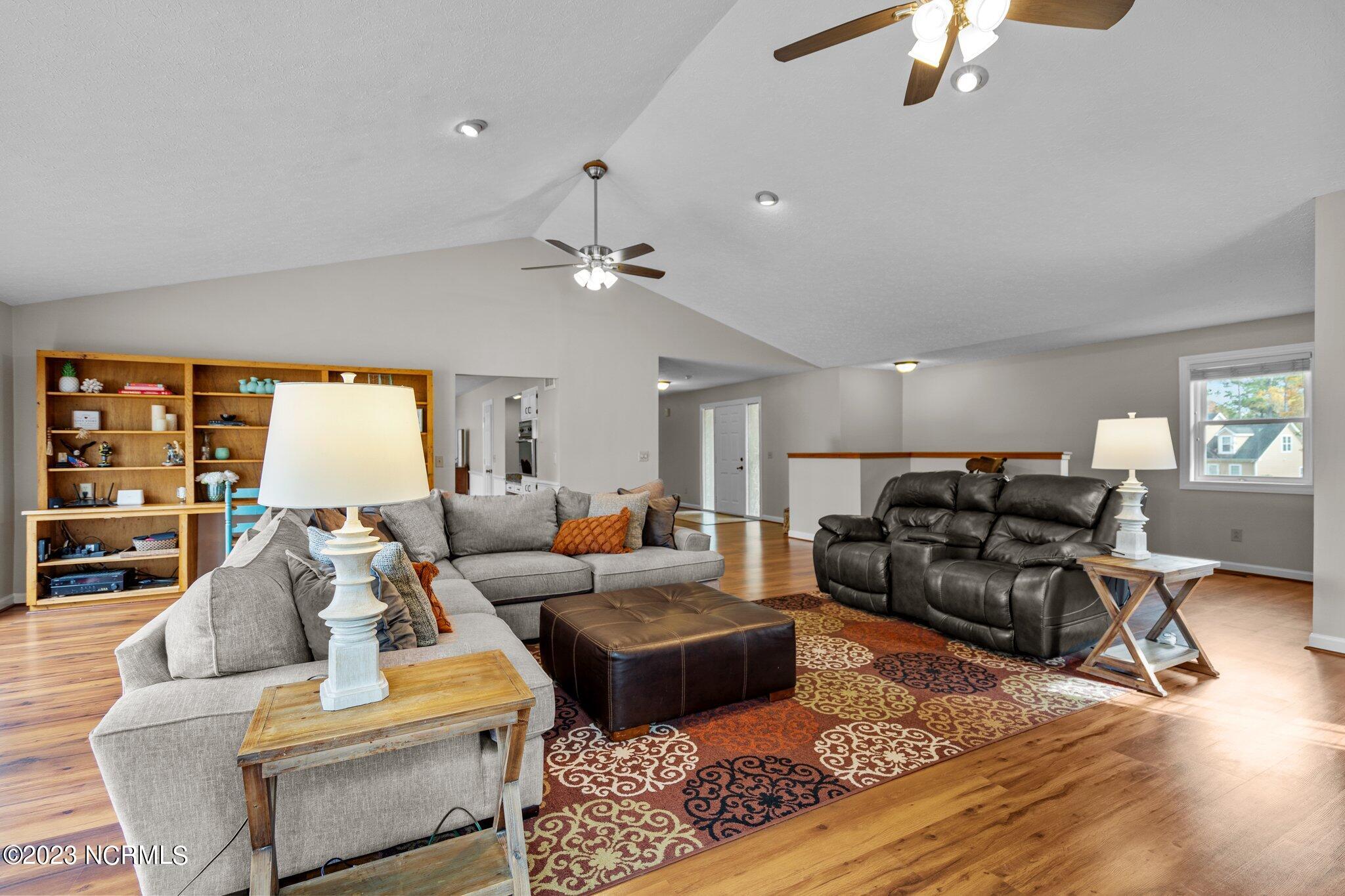 635 Ravenswood Road