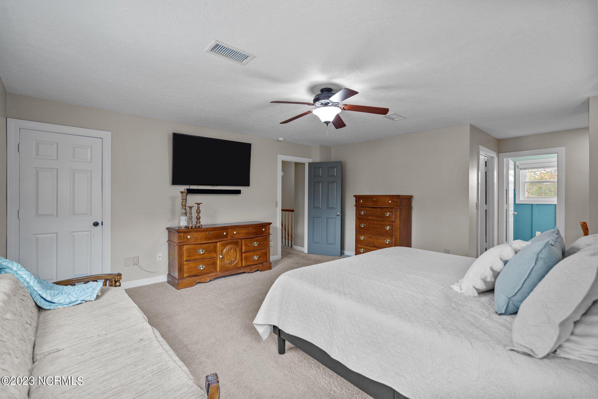 635 Ravenswood Road