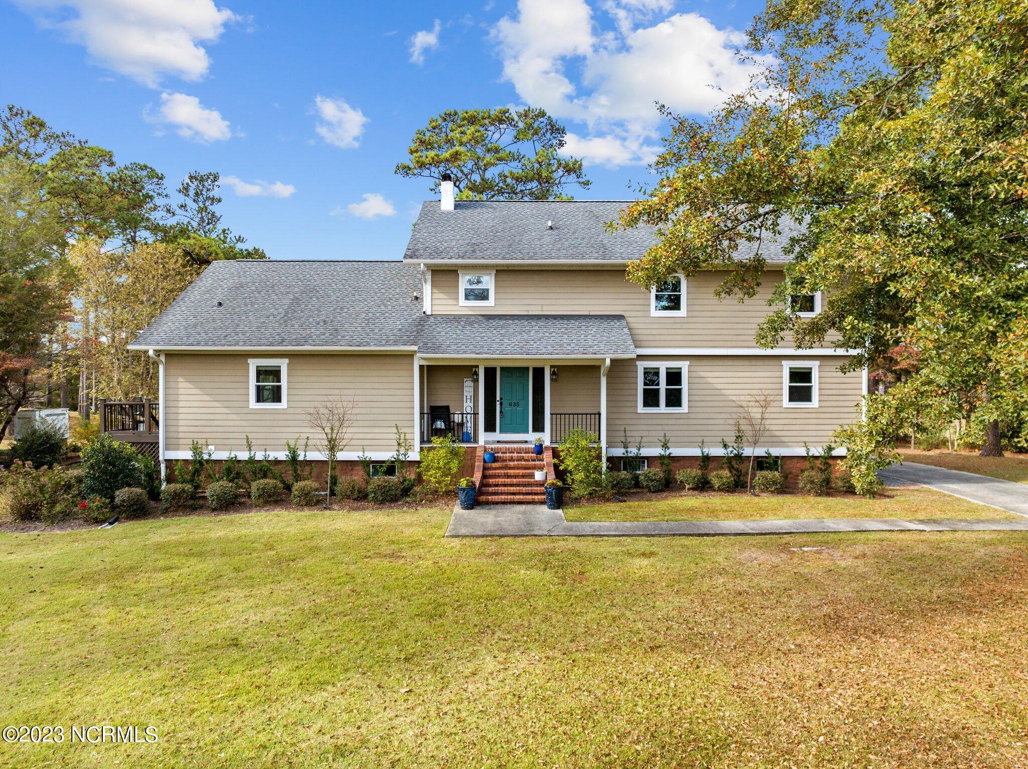 635 Ravenswood Road