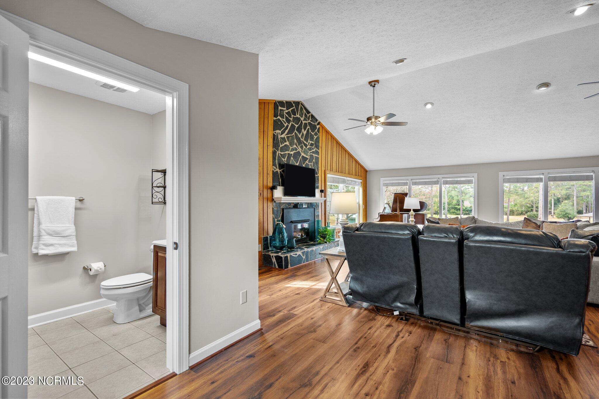 635 Ravenswood Road