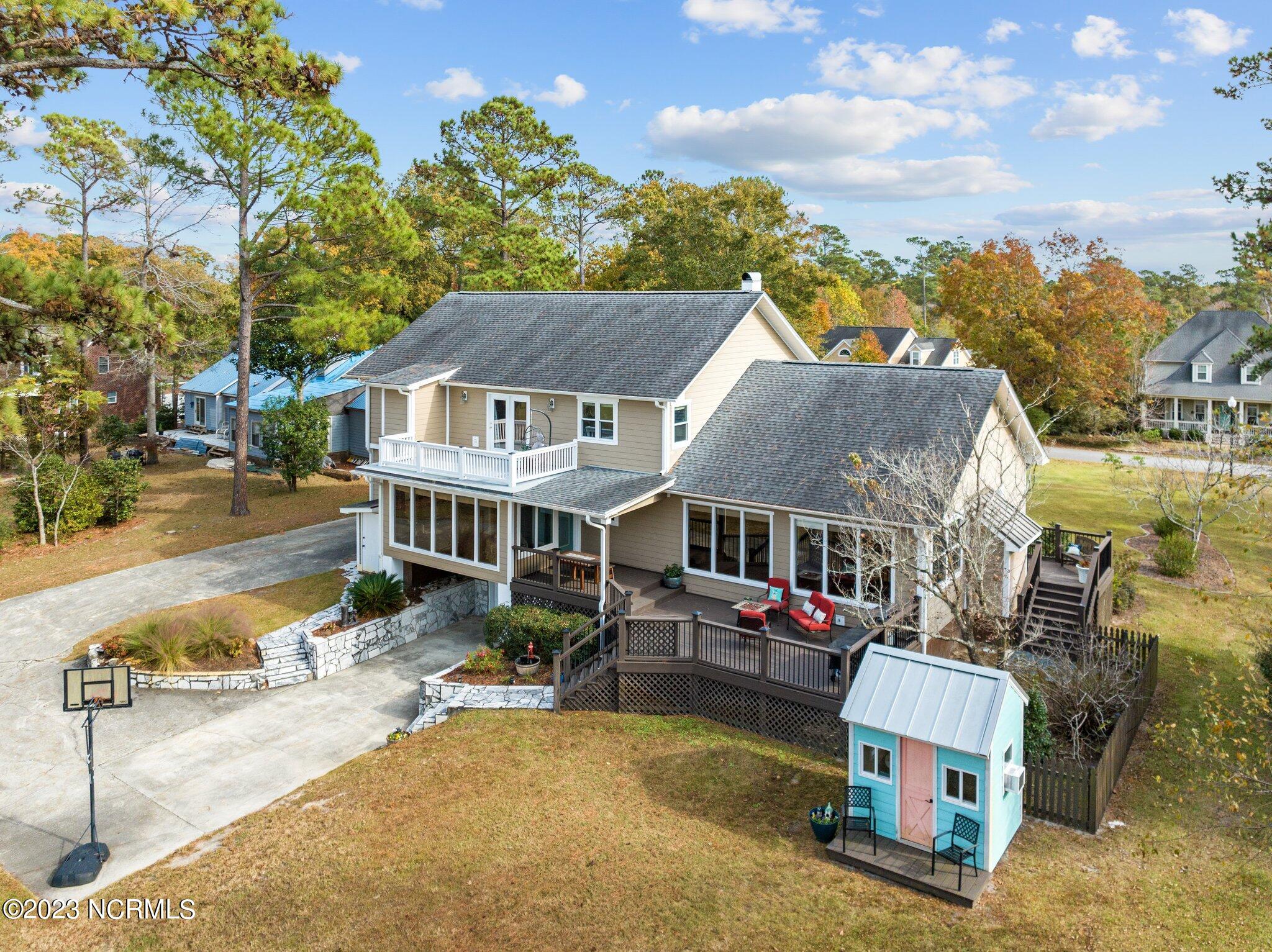 635 Ravenswood Road