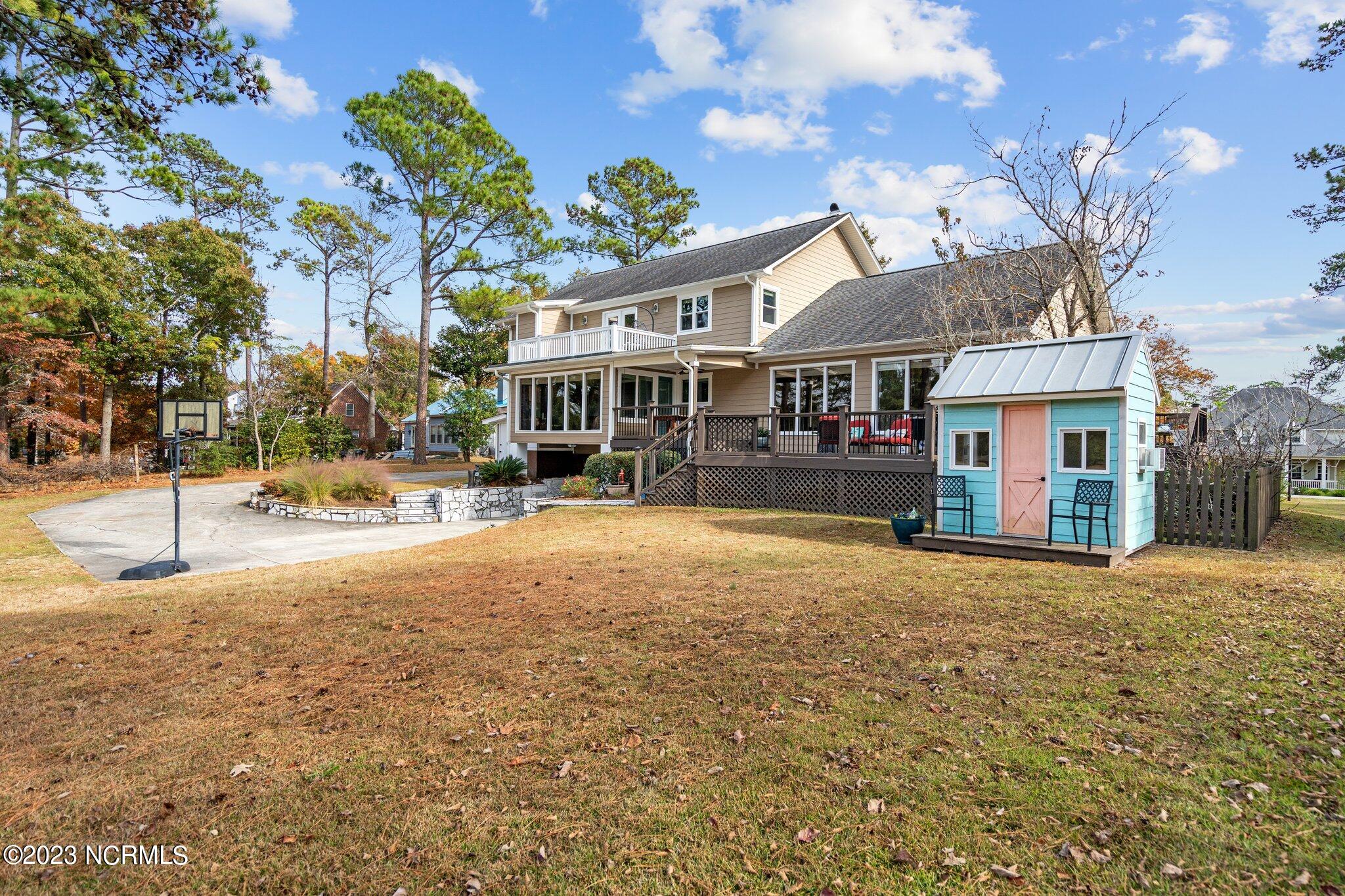 635 Ravenswood Road