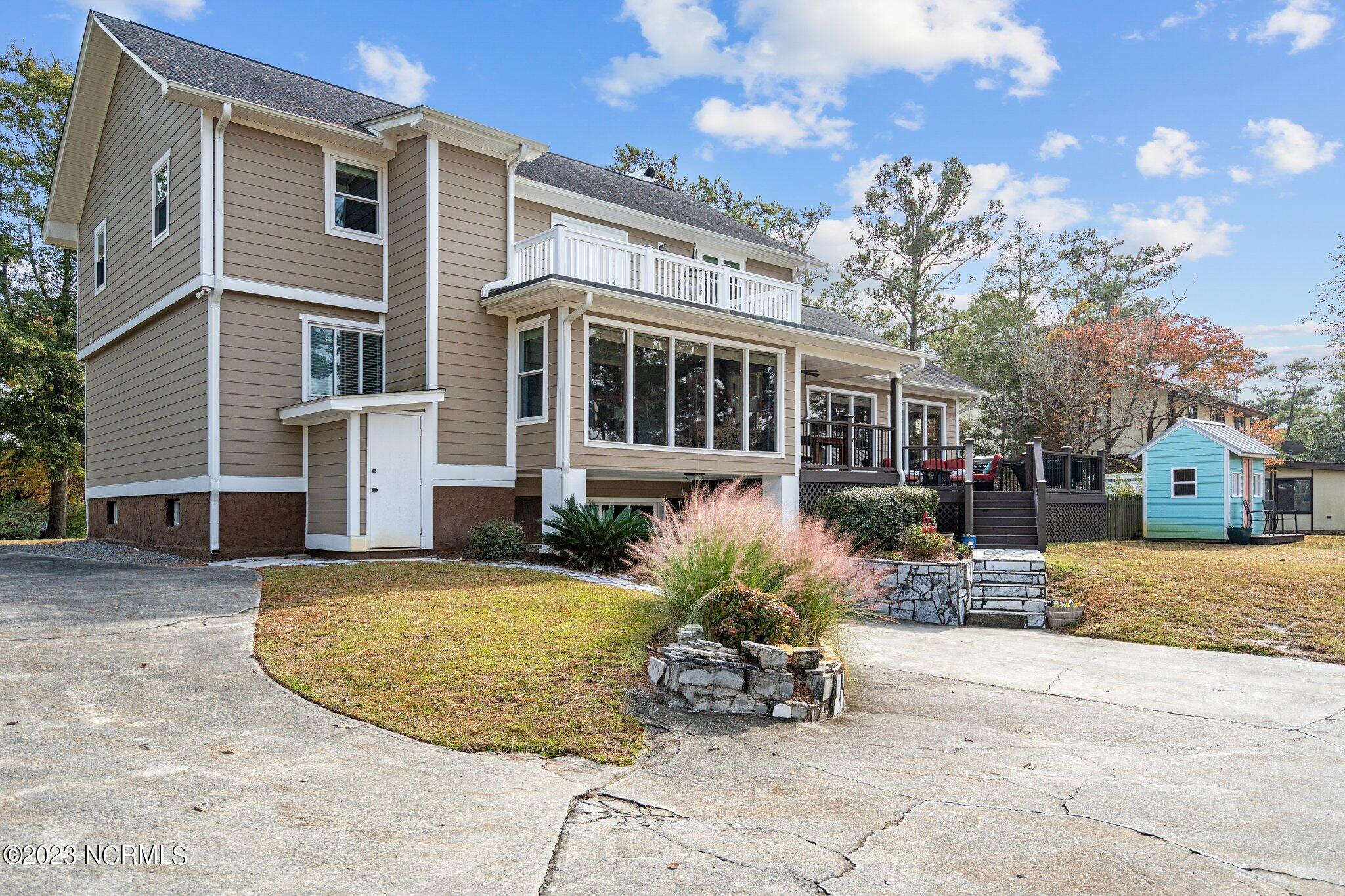 635 Ravenswood Road