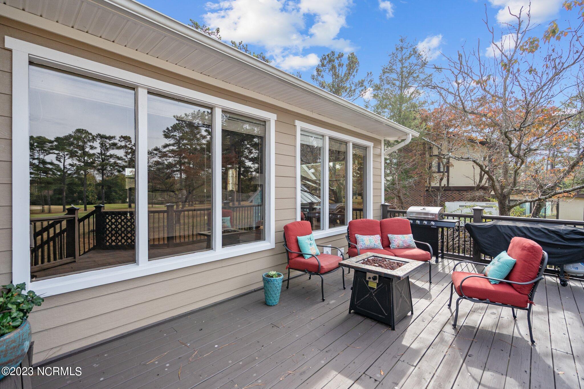 635 Ravenswood Road