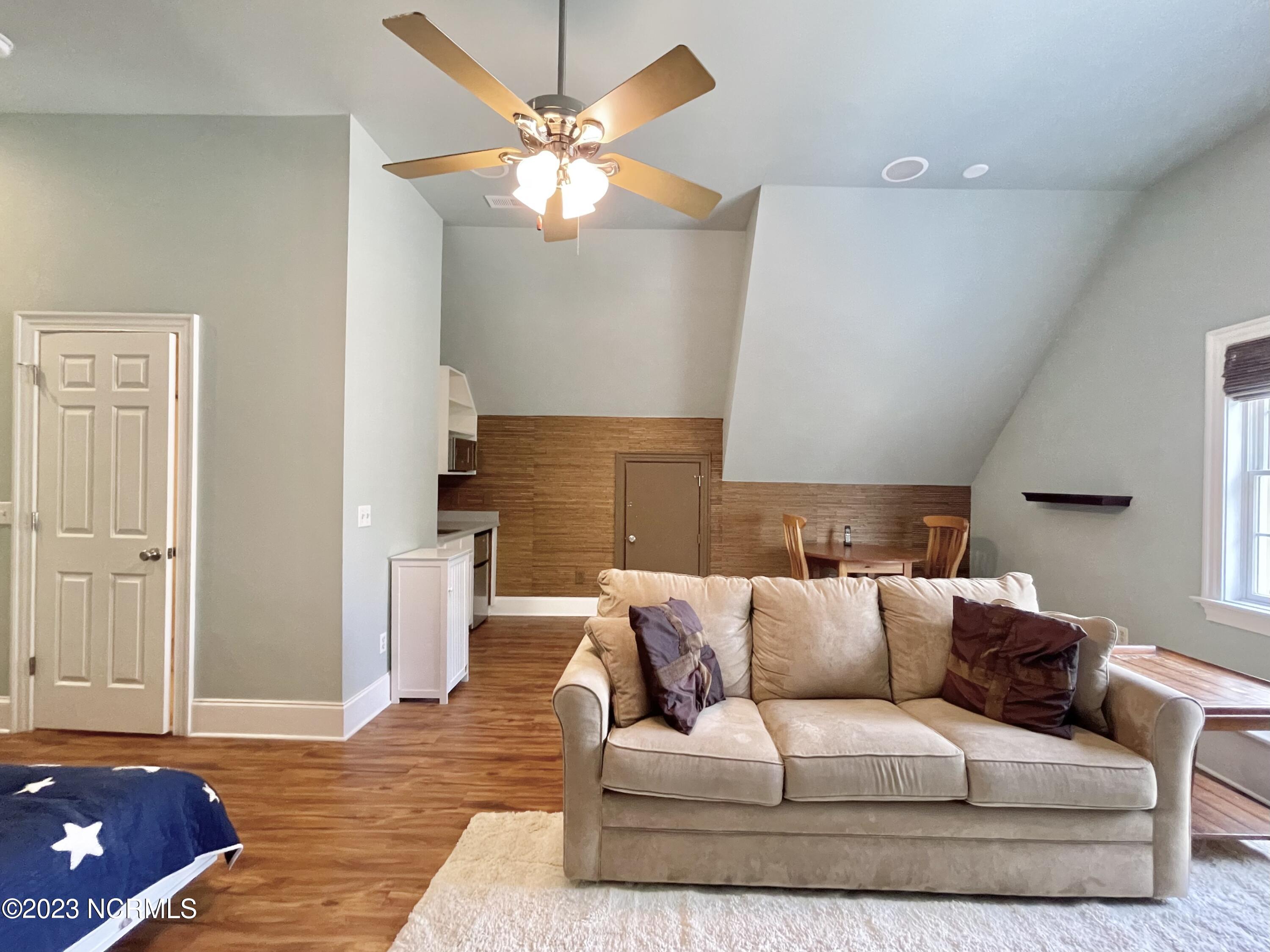 102 N Stargazer Court