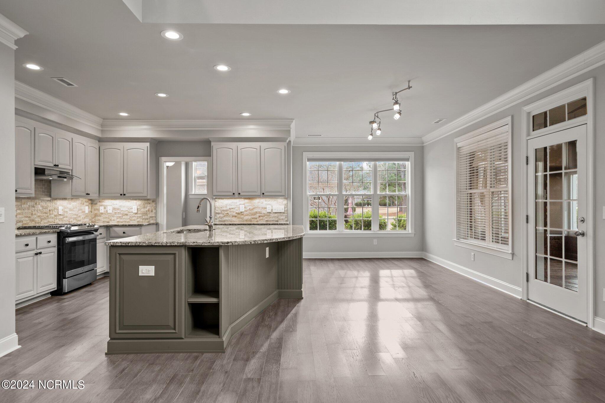 1106 Hampton Pines Court