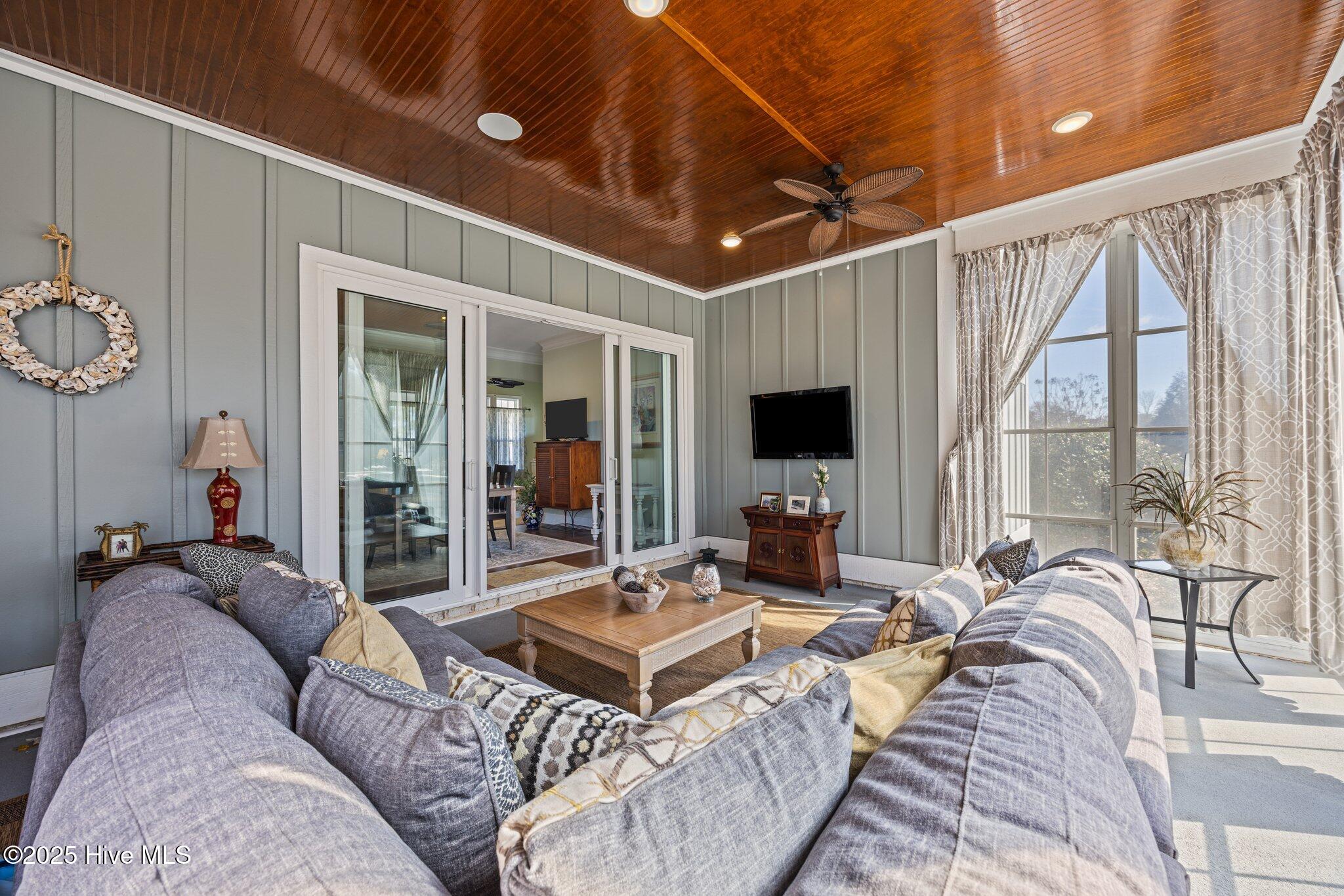 403 W Island View Drive