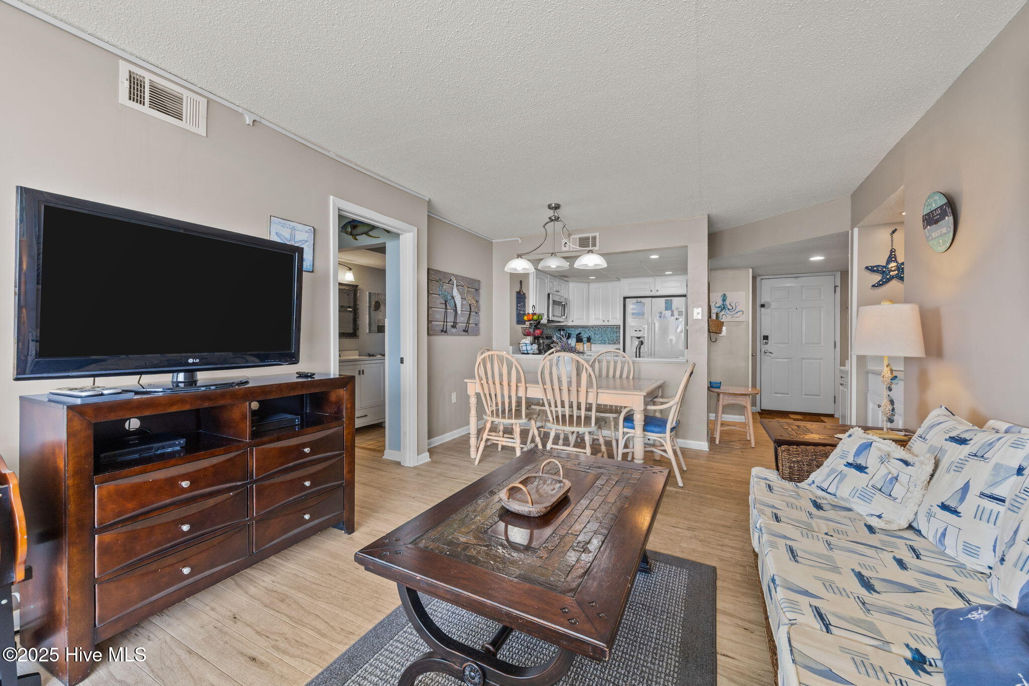 2000 New River Inlet Road, 2206