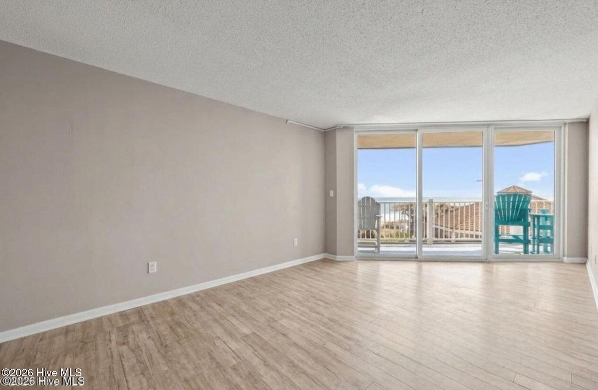 2000 New River Inlet Road, 2206