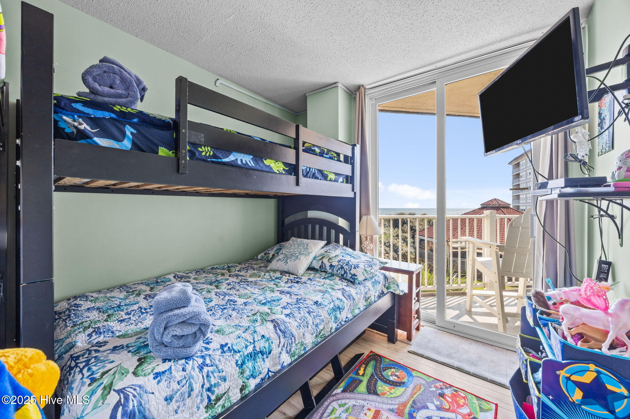 2000 New River Inlet Road, 2206