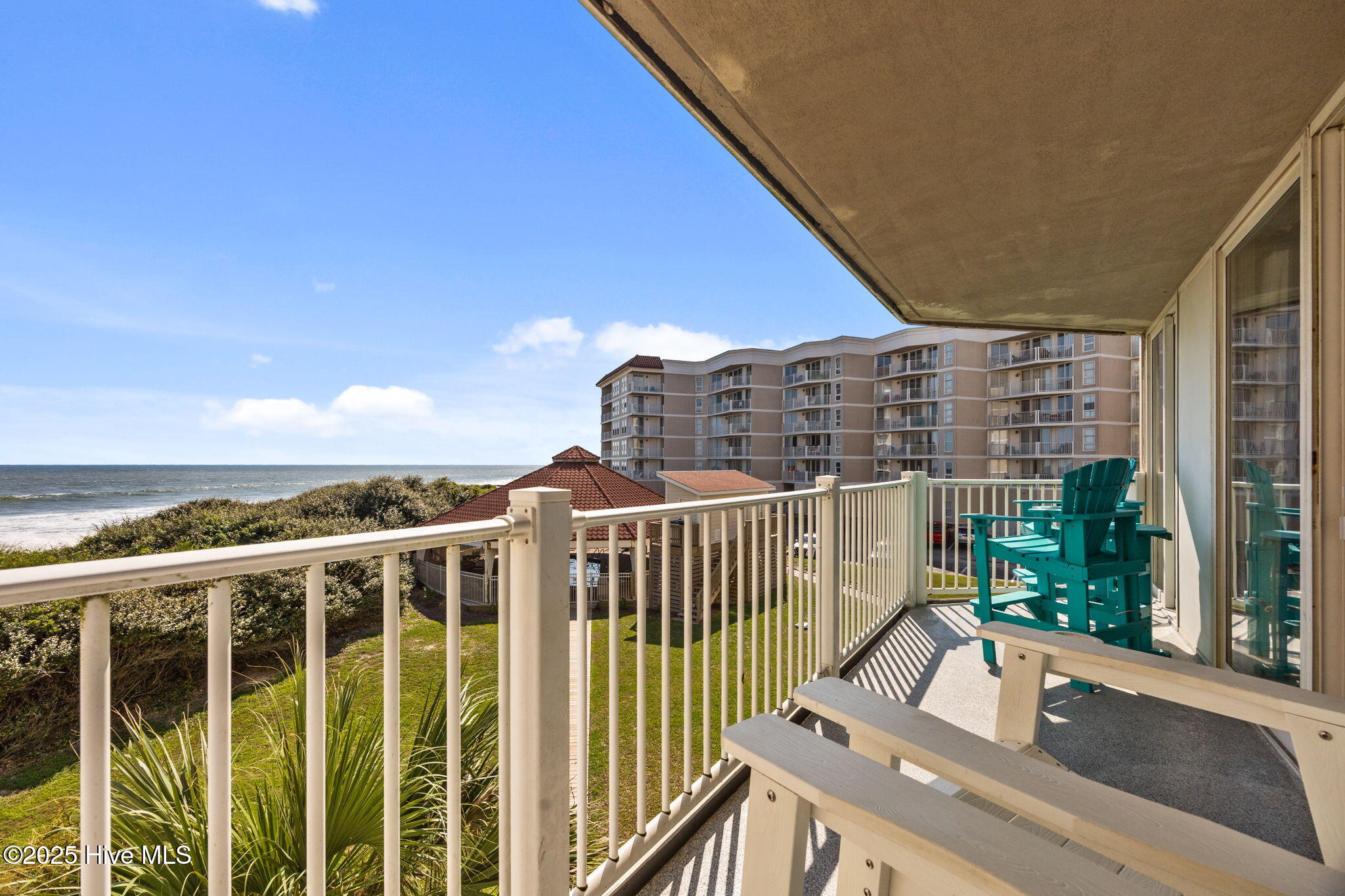 2000 New River Inlet Road, 2206