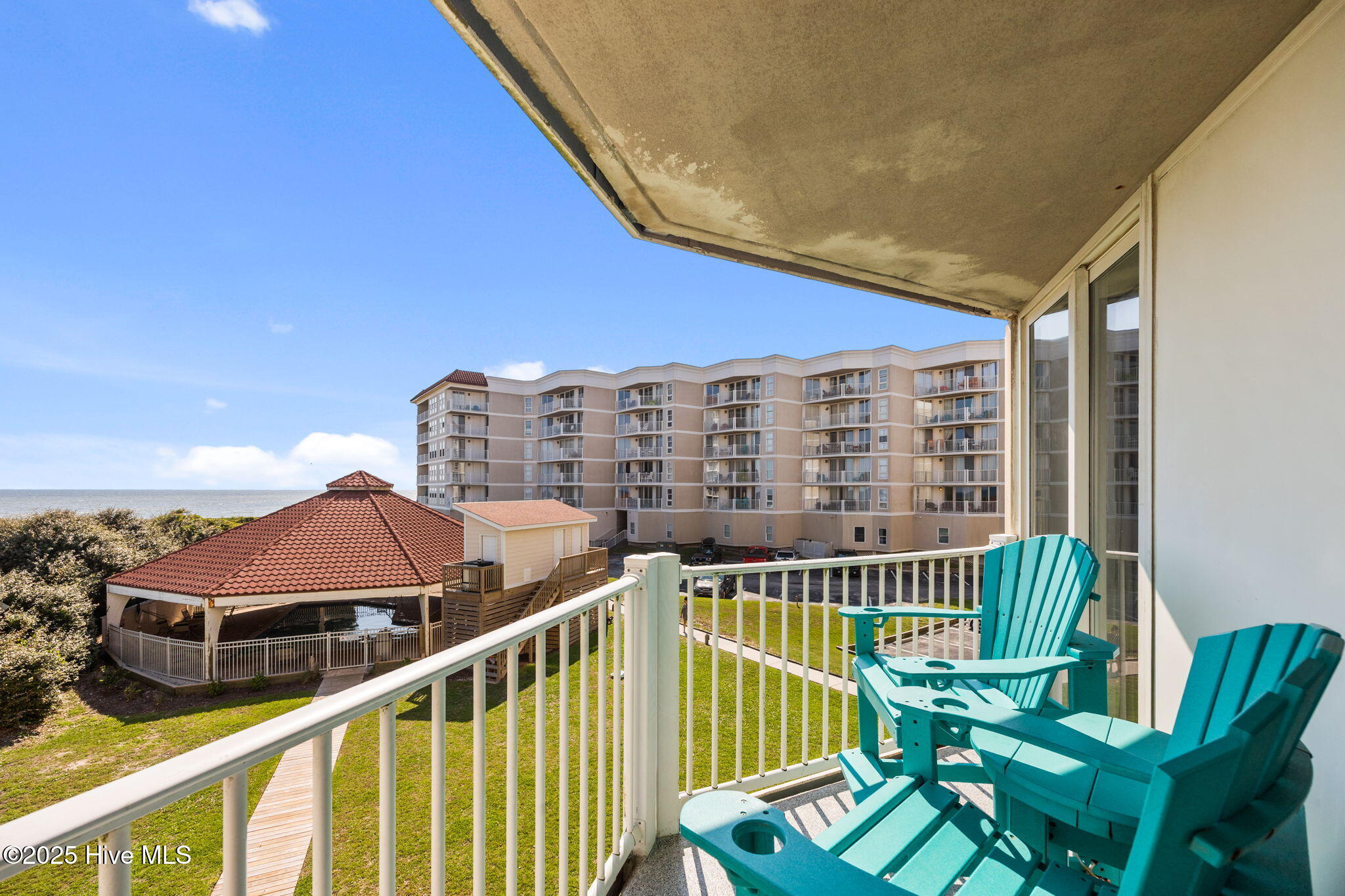 2000 New River Inlet Road, 2206