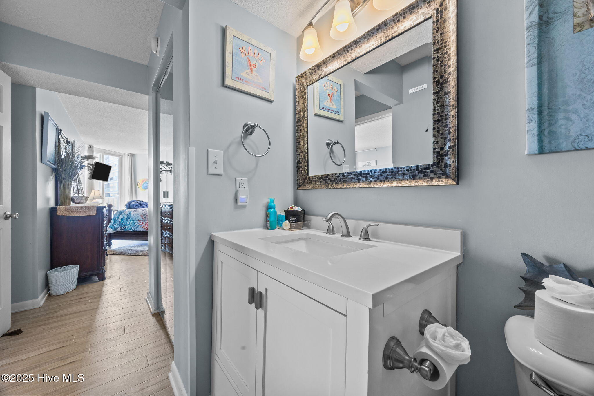 2000 New River Inlet Road, 2206