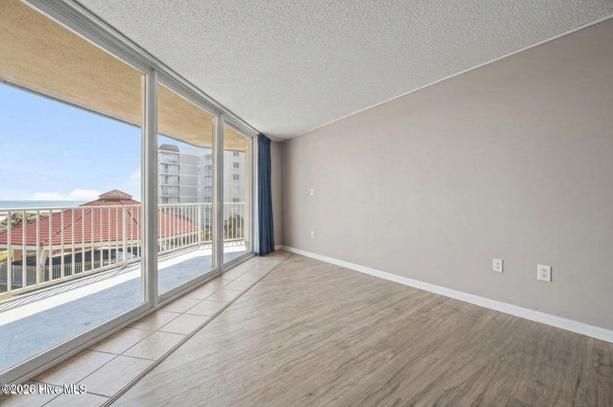 2000 New River Inlet Road, 2206