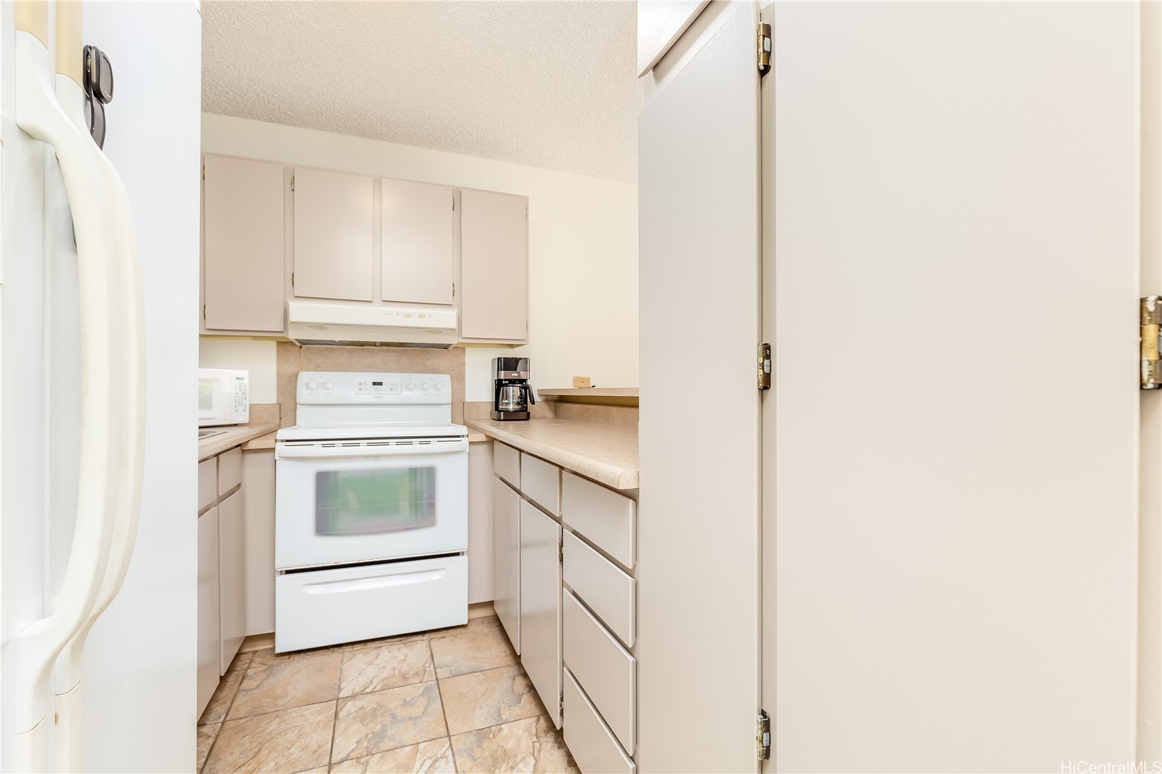 411 Hobron Lane 703