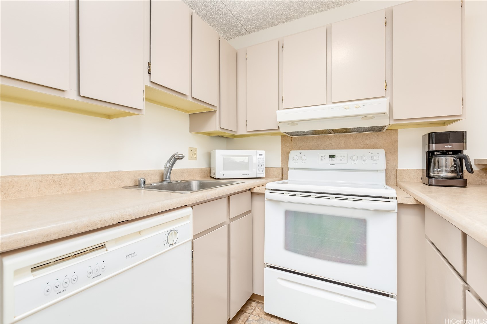 411 Hobron Lane 703