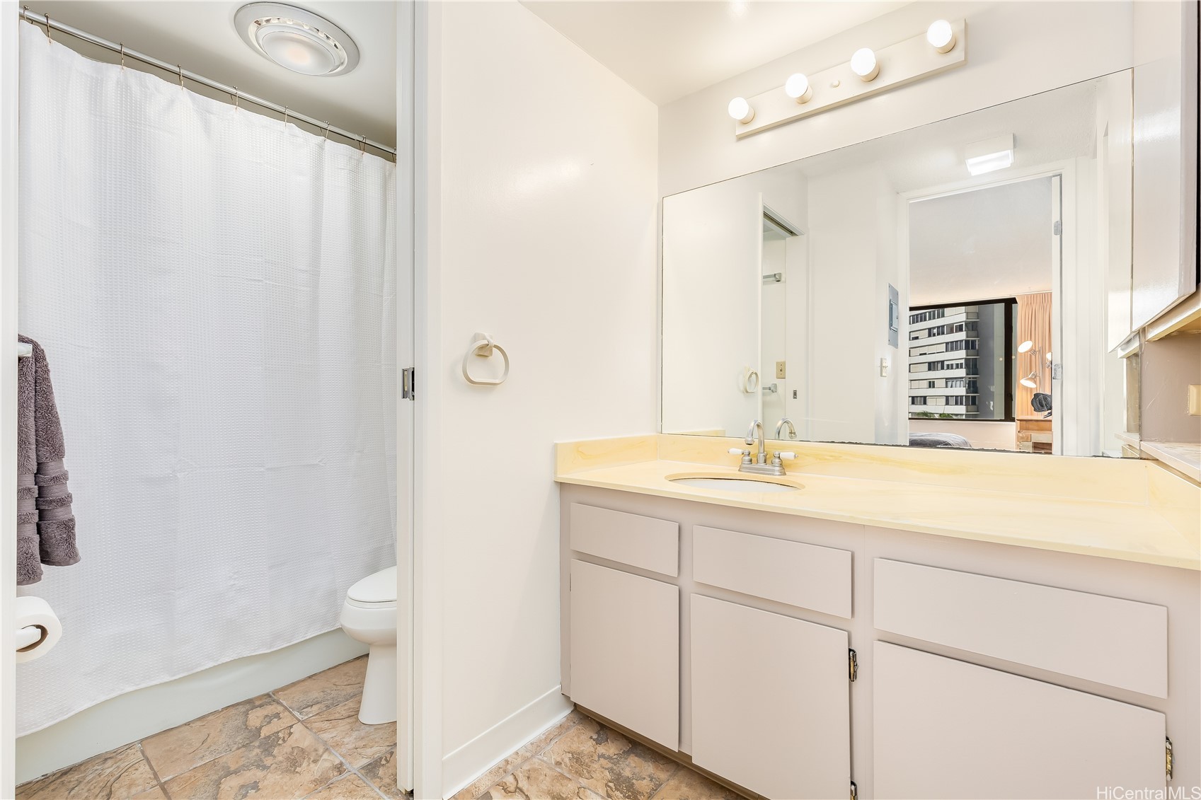 411 Hobron Lane 703