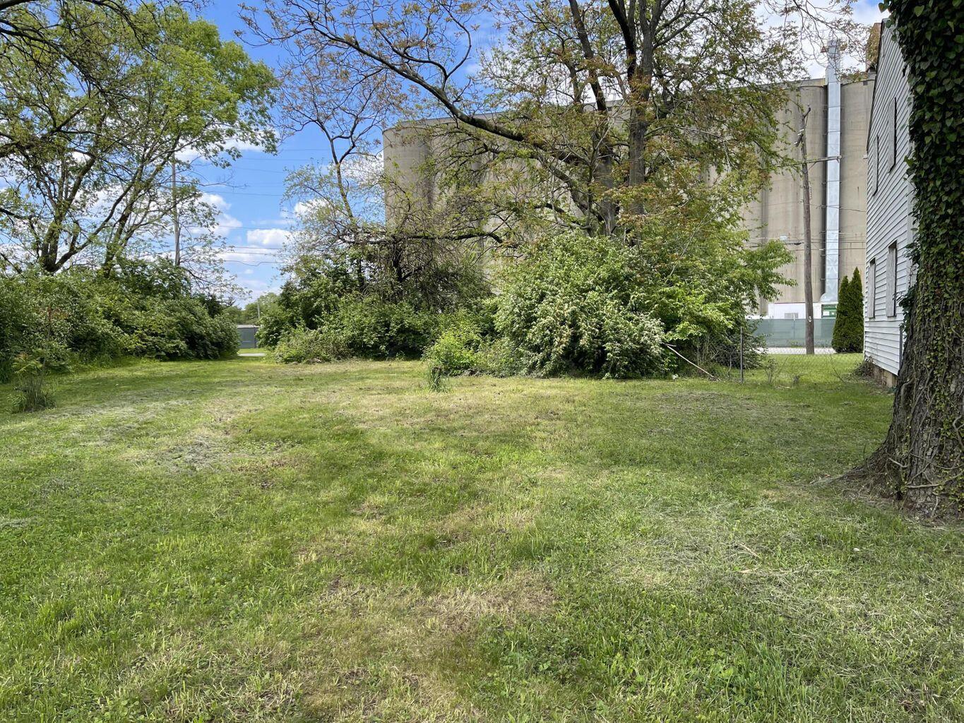 580 Rhoads Avenue, 82