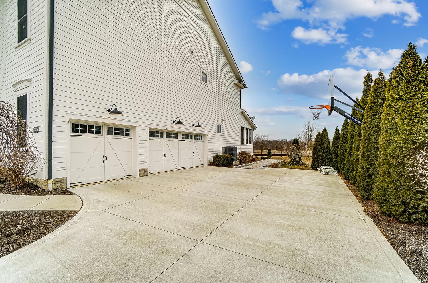 10805 Arrowwood Drive