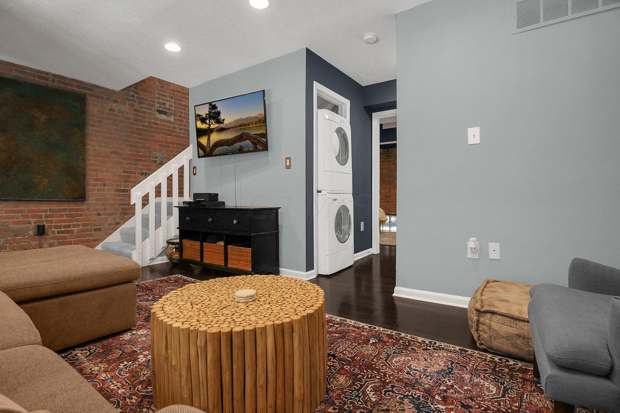 40 W Hoster Street