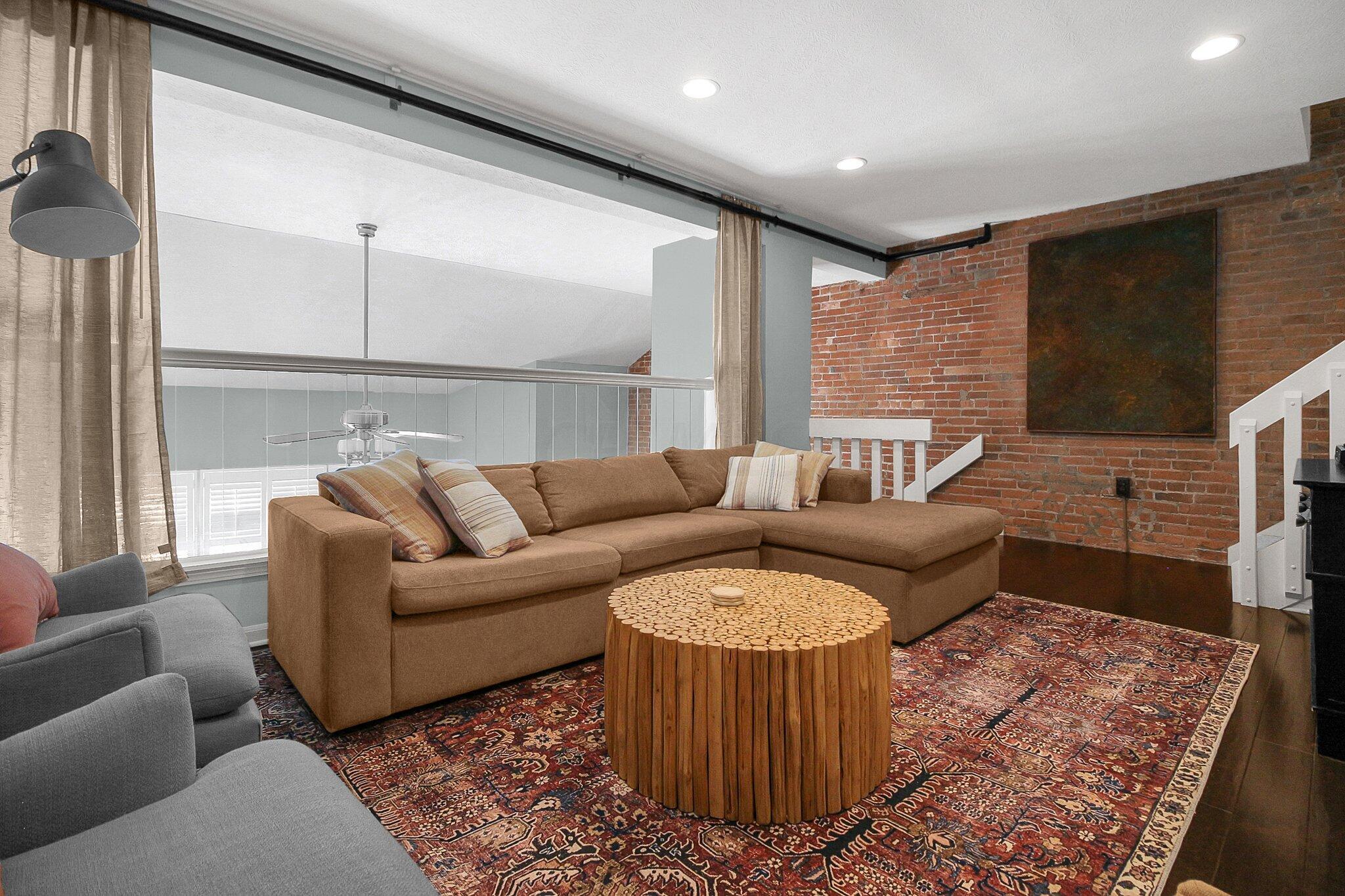 40 W Hoster Street