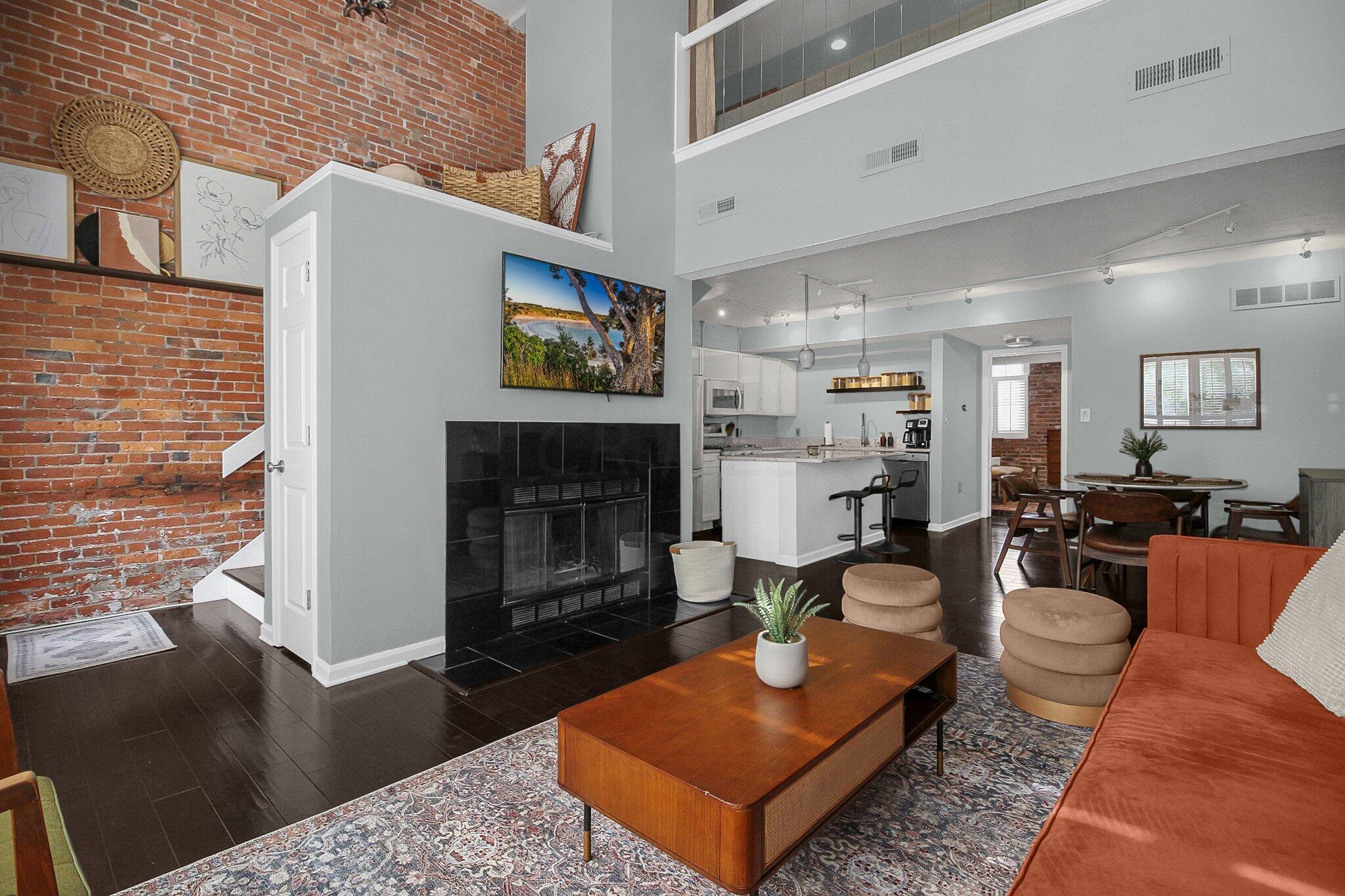 40 W Hoster Street