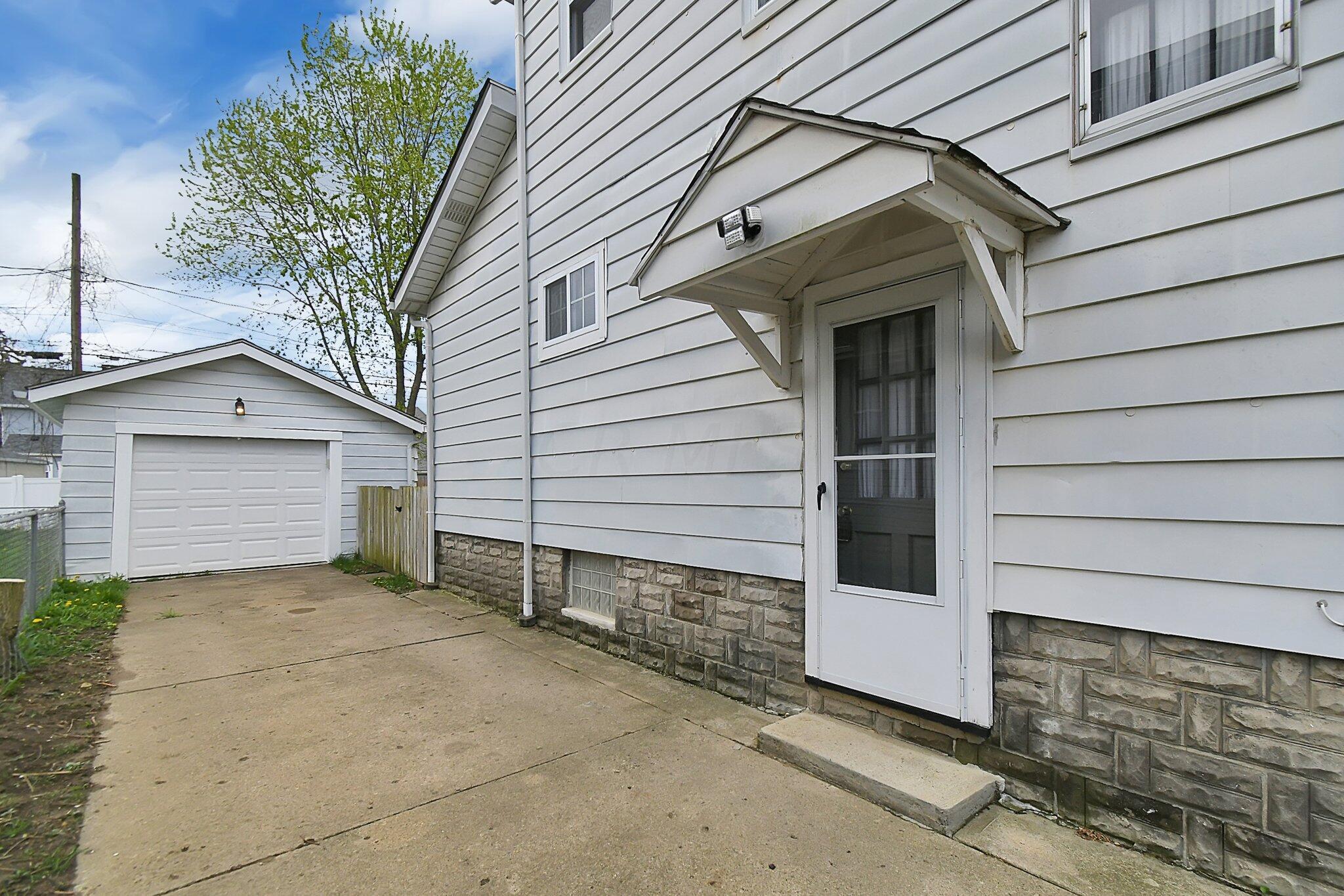 492 Hilltonia Avenue