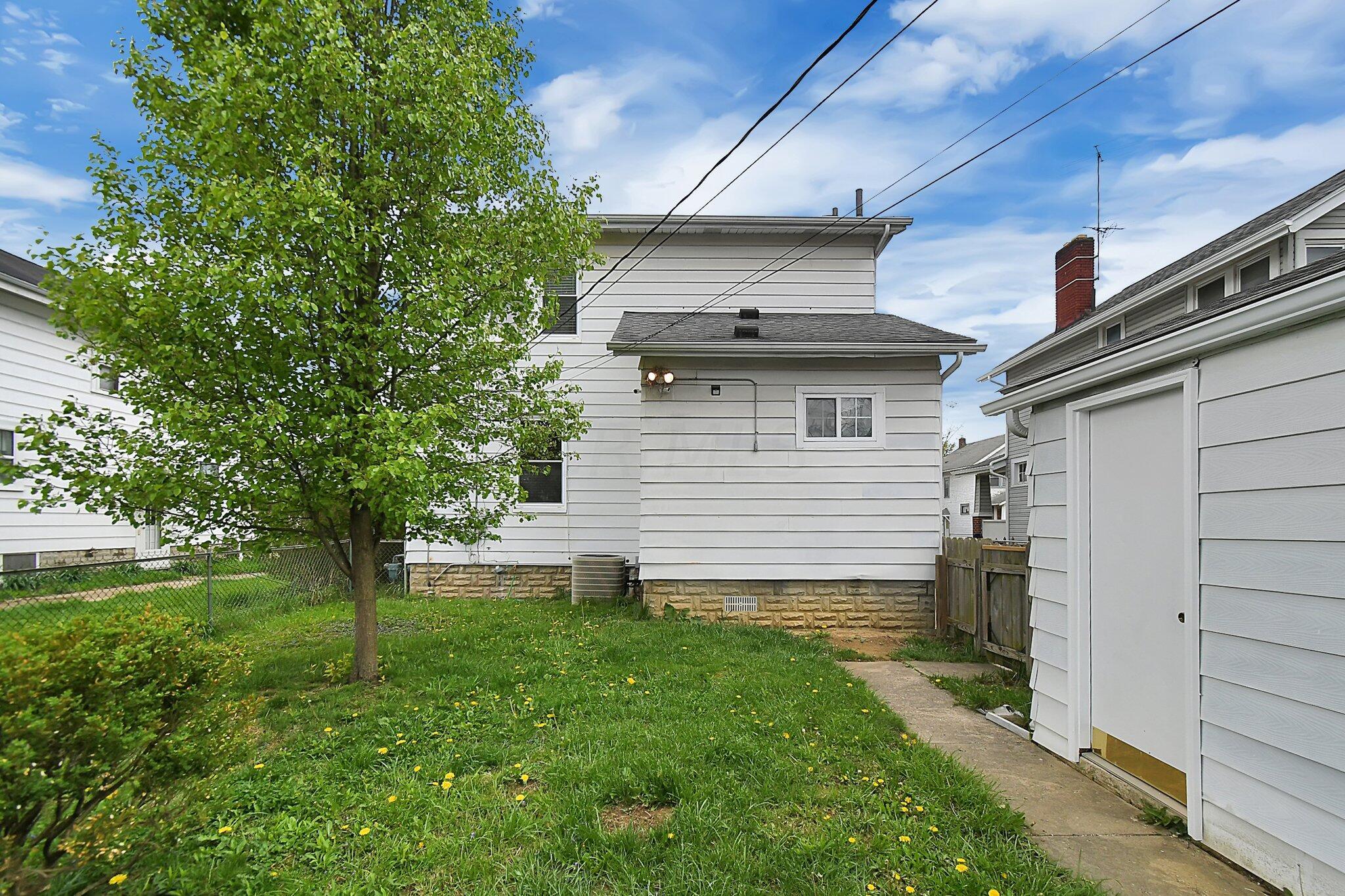 492 Hilltonia Avenue