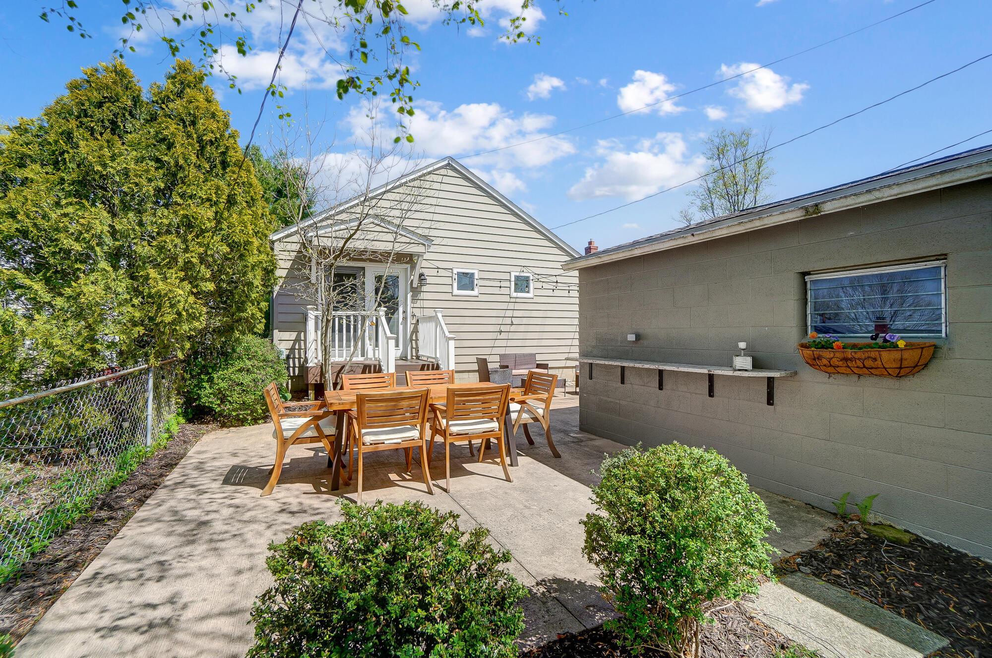 289 E Royal Forest Boulevard