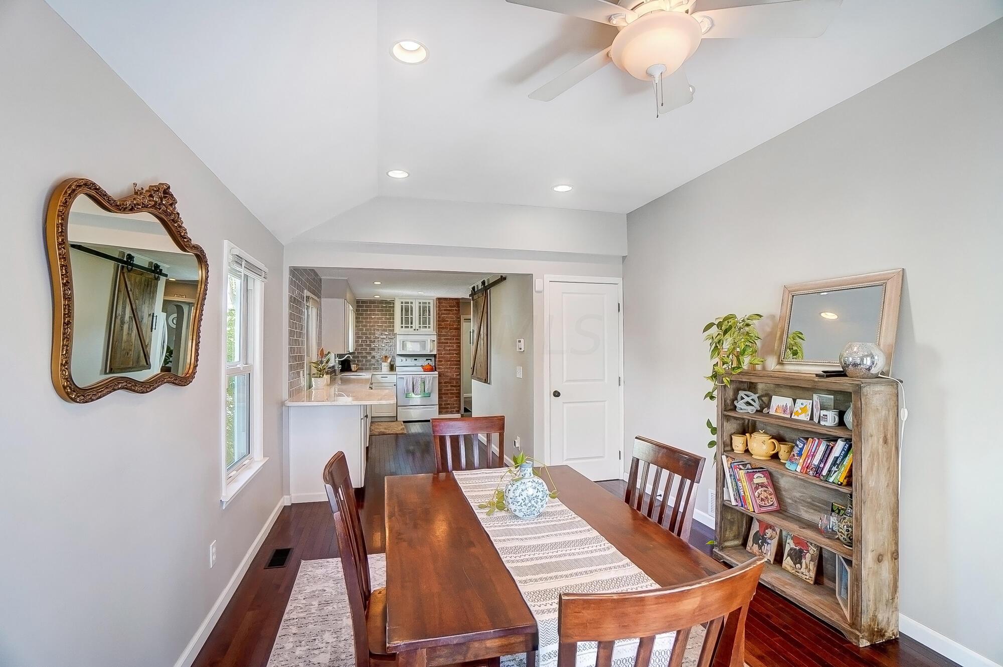 289 E Royal Forest Boulevard