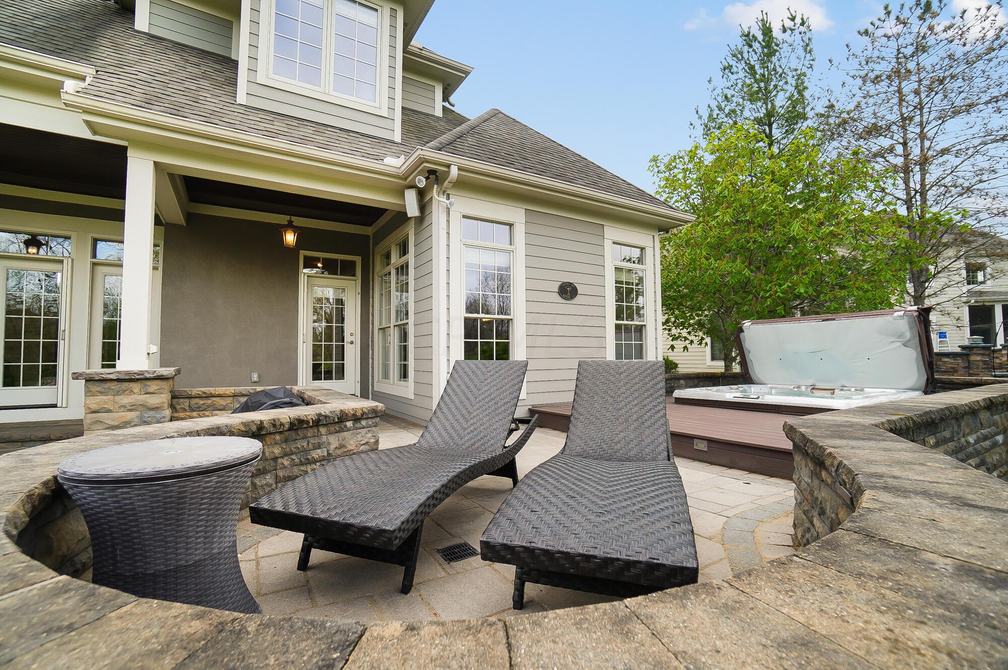 6090 Quin Abbey Court W