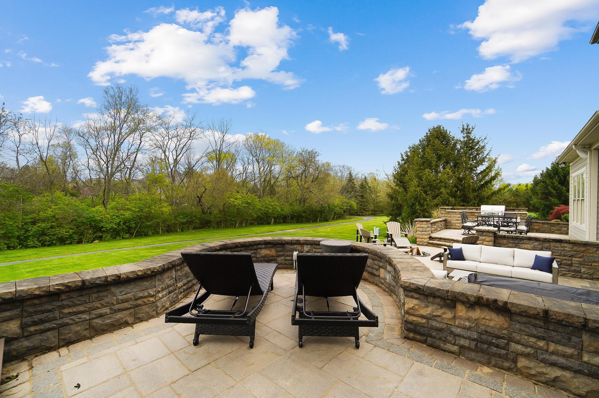6090 Quin Abbey Court W