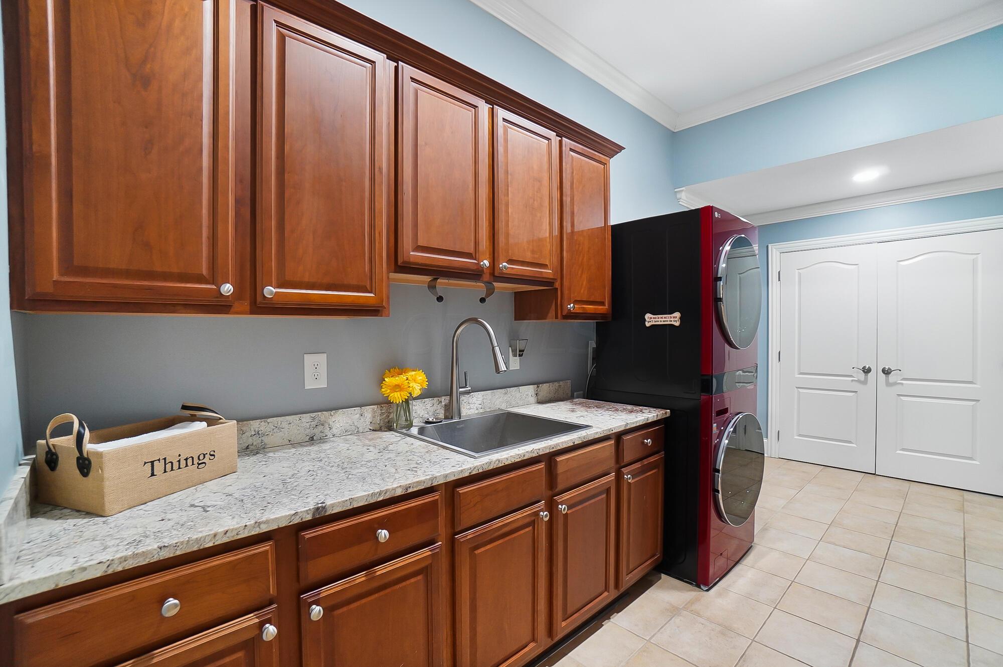 6090 Quin Abbey Court W