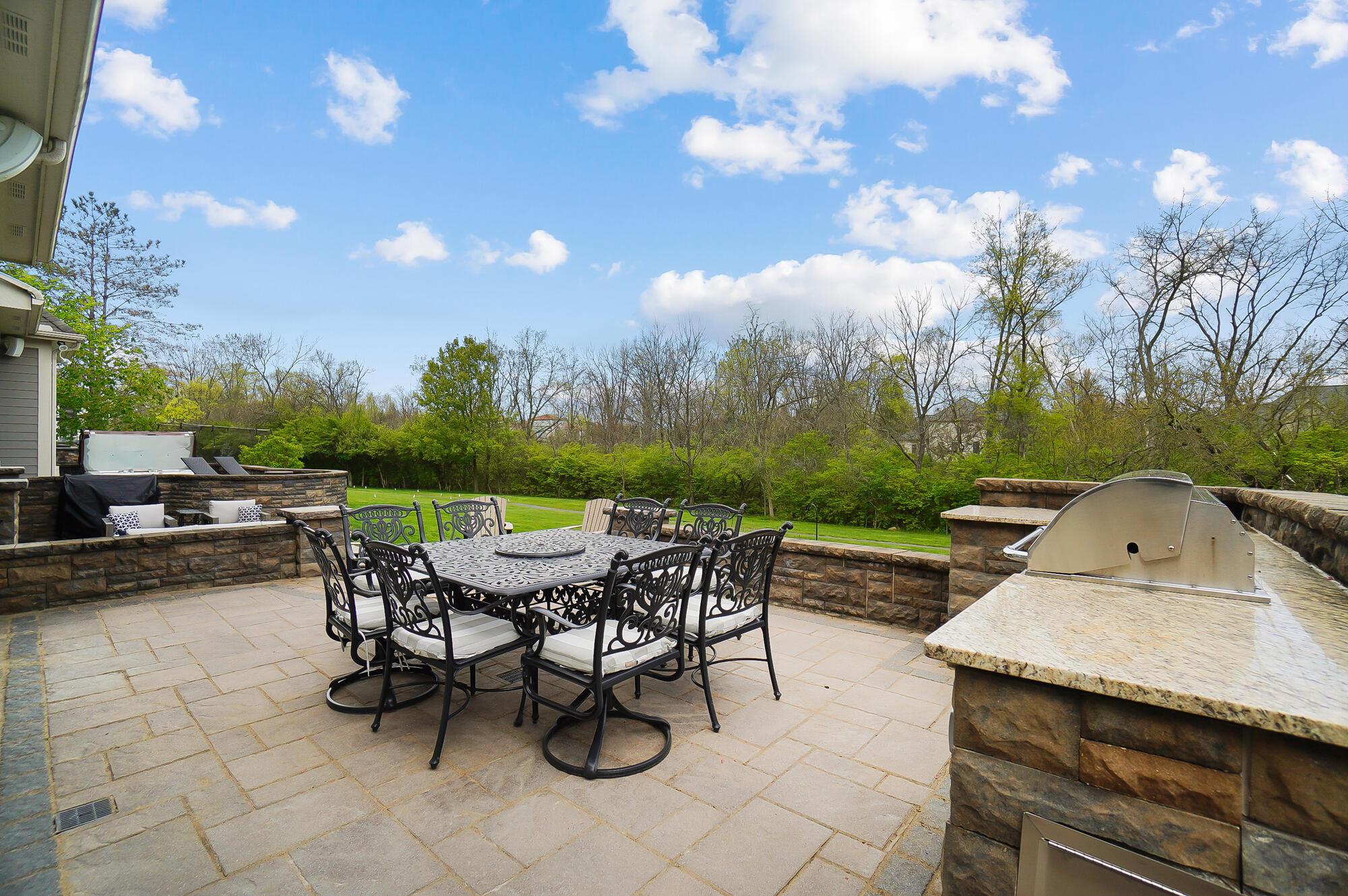 6090 Quin Abbey Court W