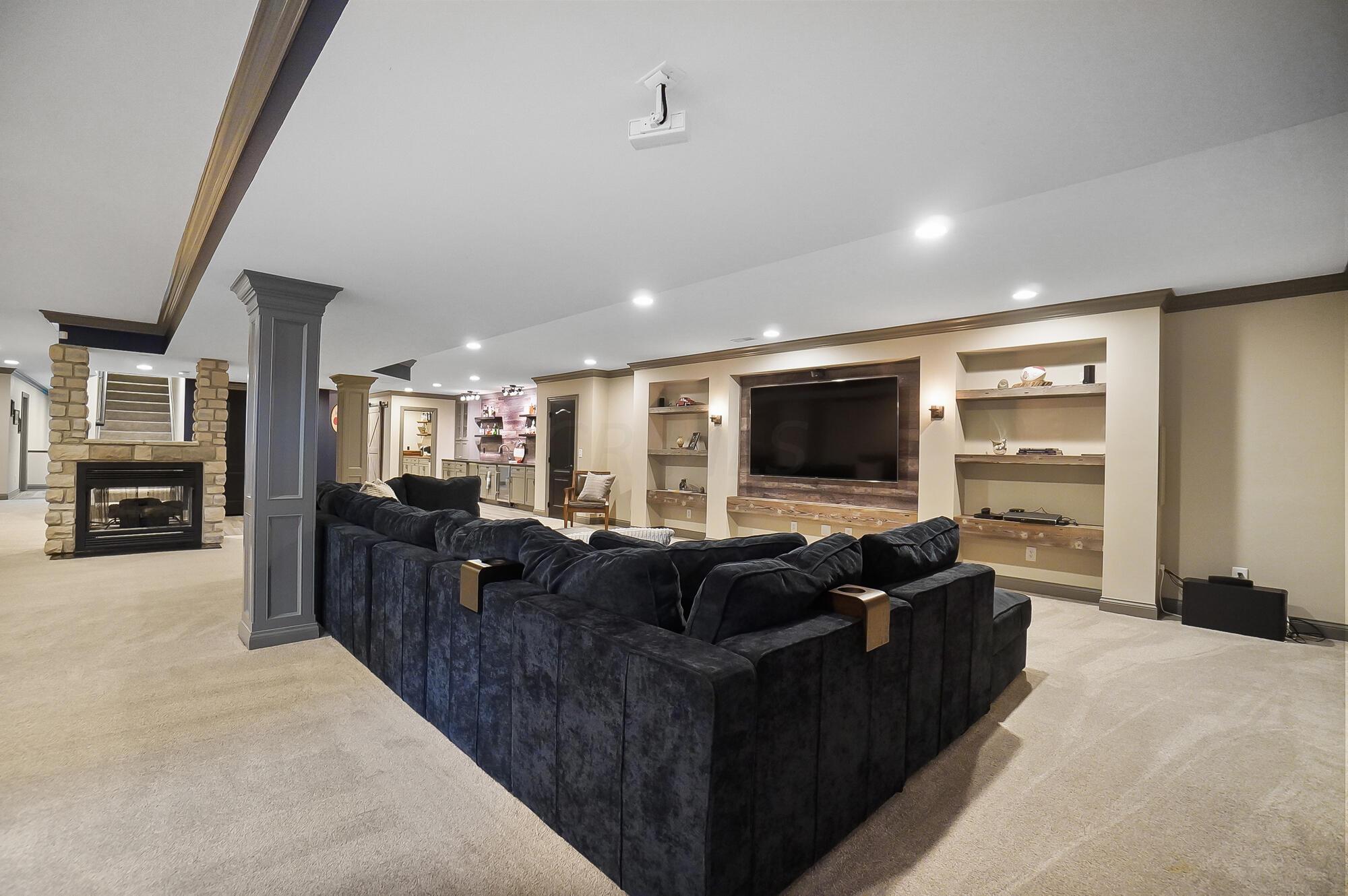 6090 Quin Abbey Court W