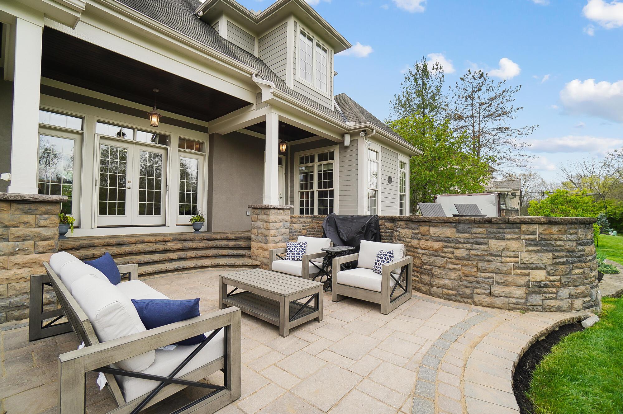 6090 Quin Abbey Court W