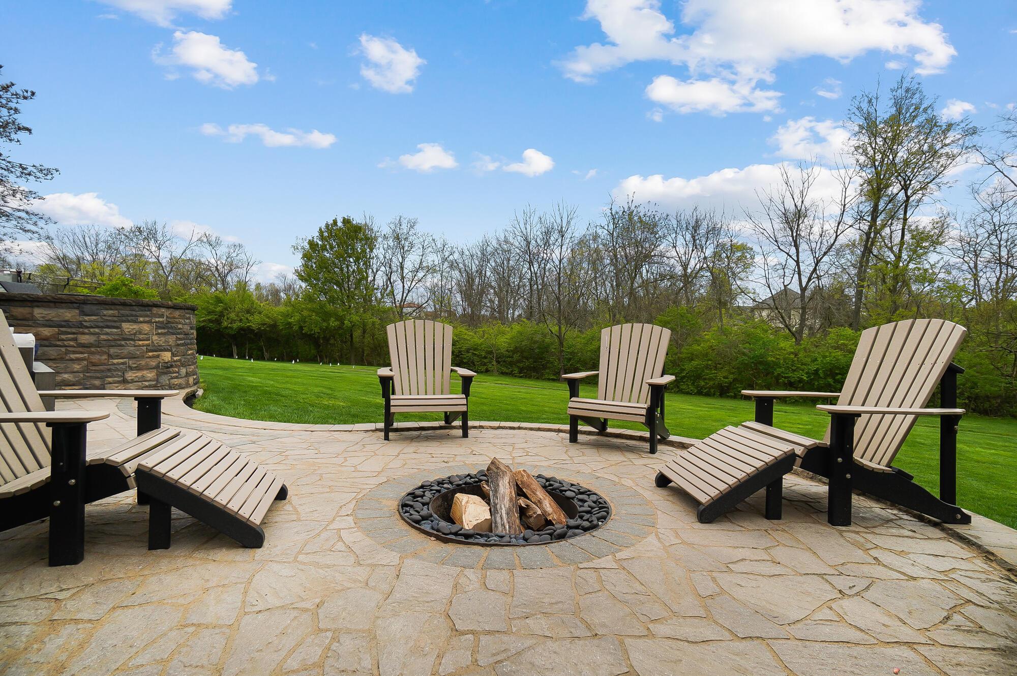 6090 Quin Abbey Court W