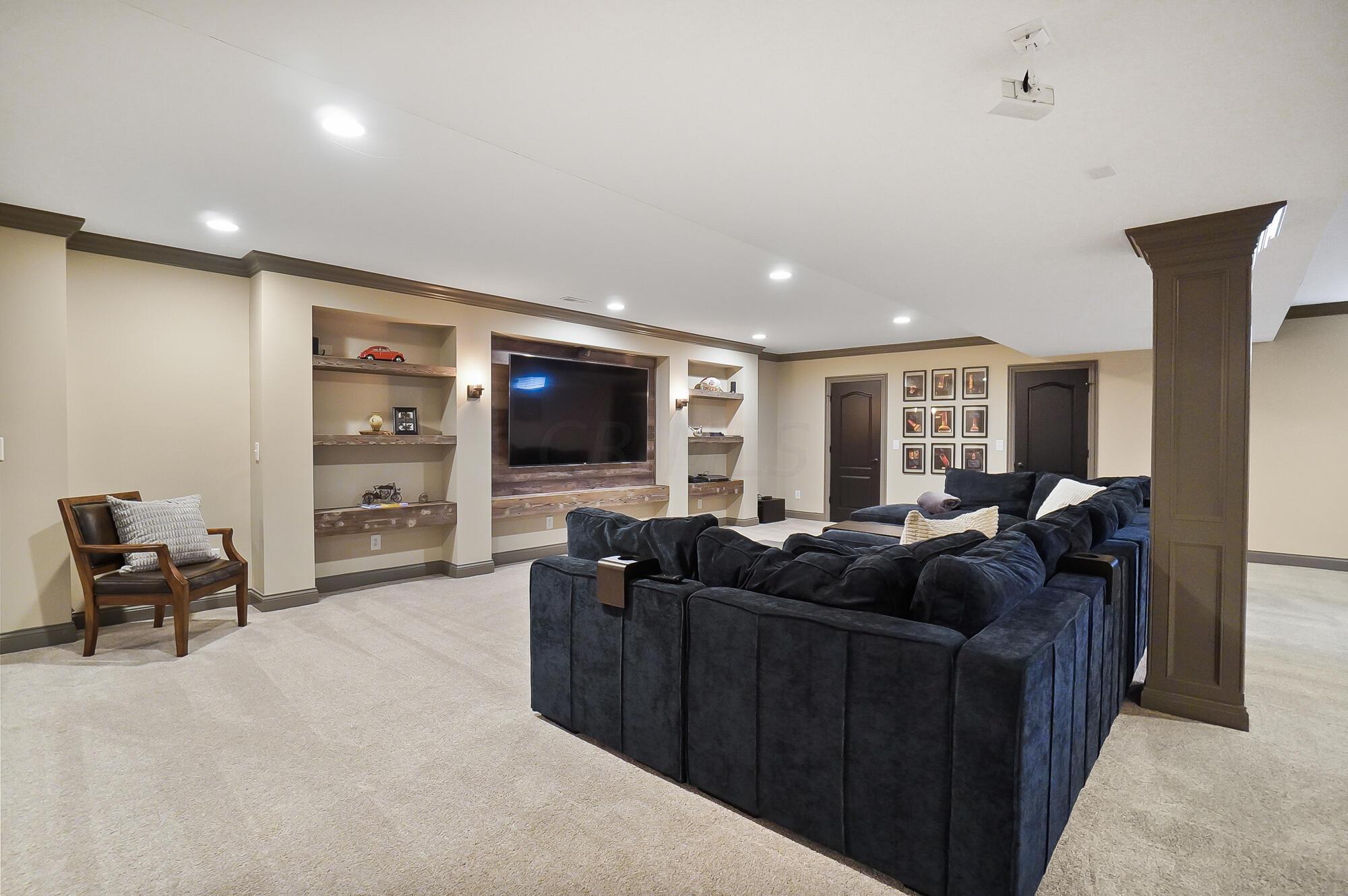 6090 Quin Abbey Court W
