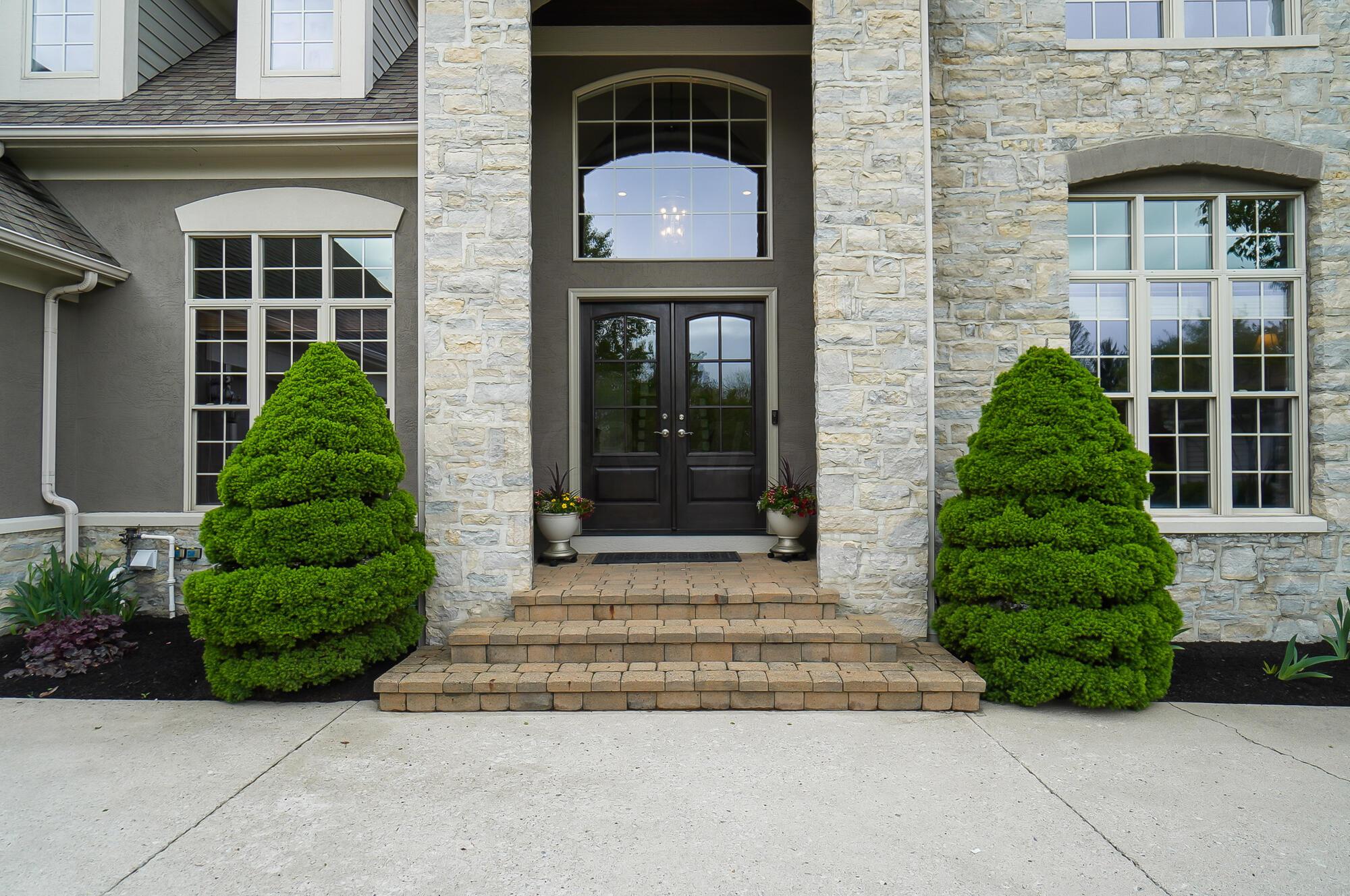 6090 Quin Abbey Court W