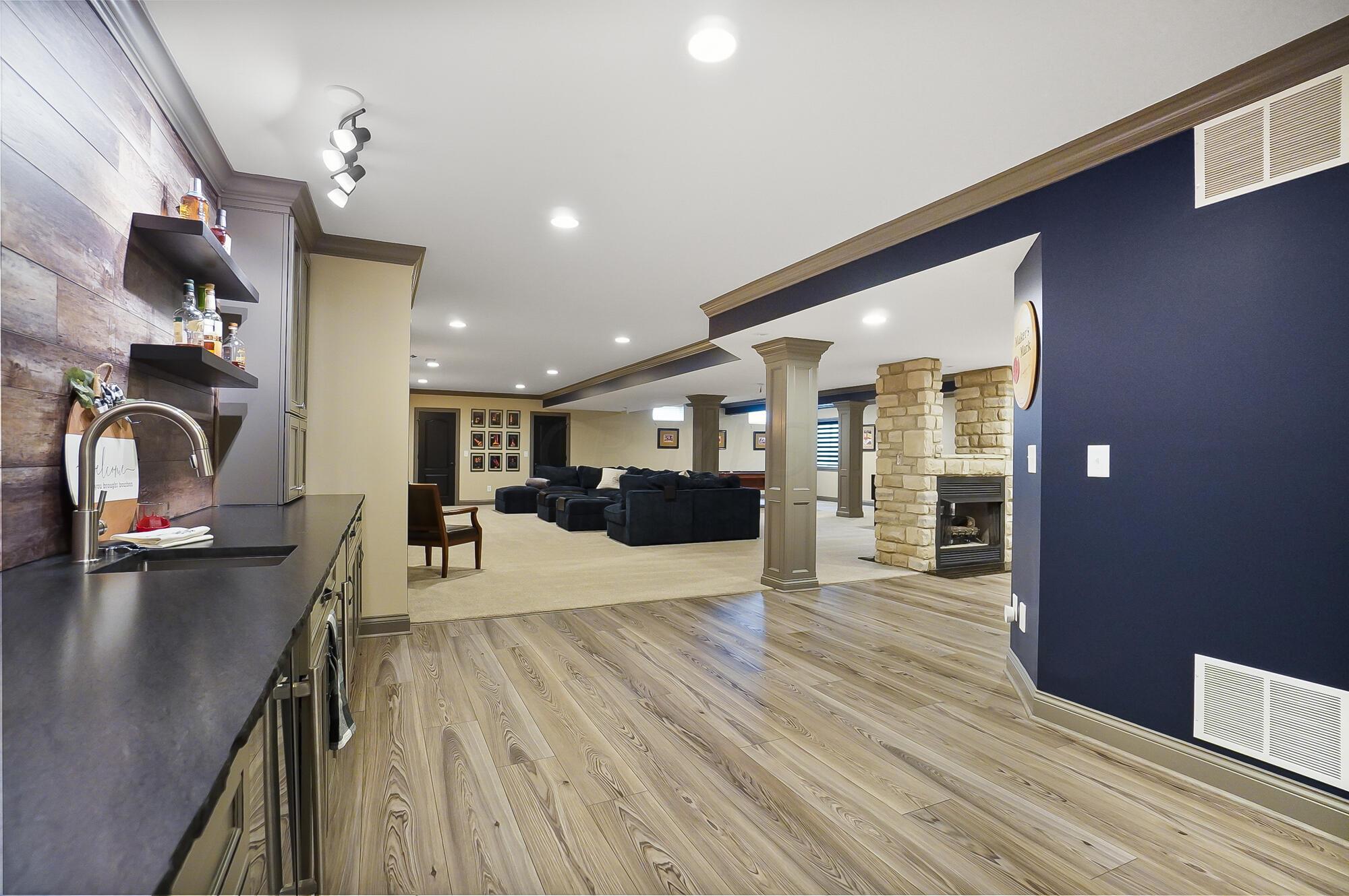 6090 Quin Abbey Court W