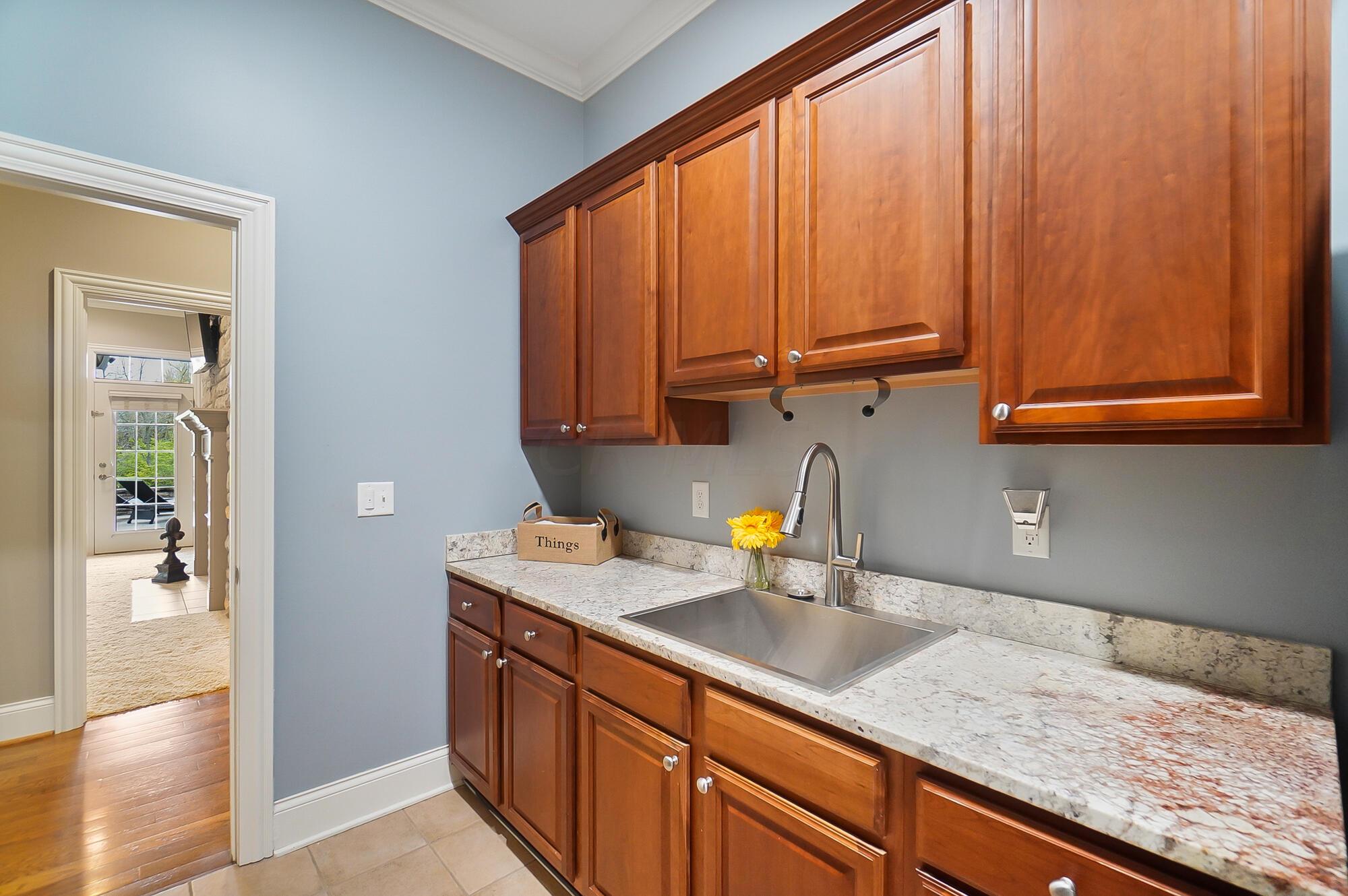 6090 Quin Abbey Court W