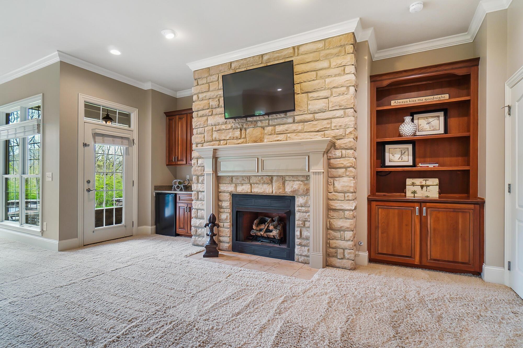 6090 Quin Abbey Court W