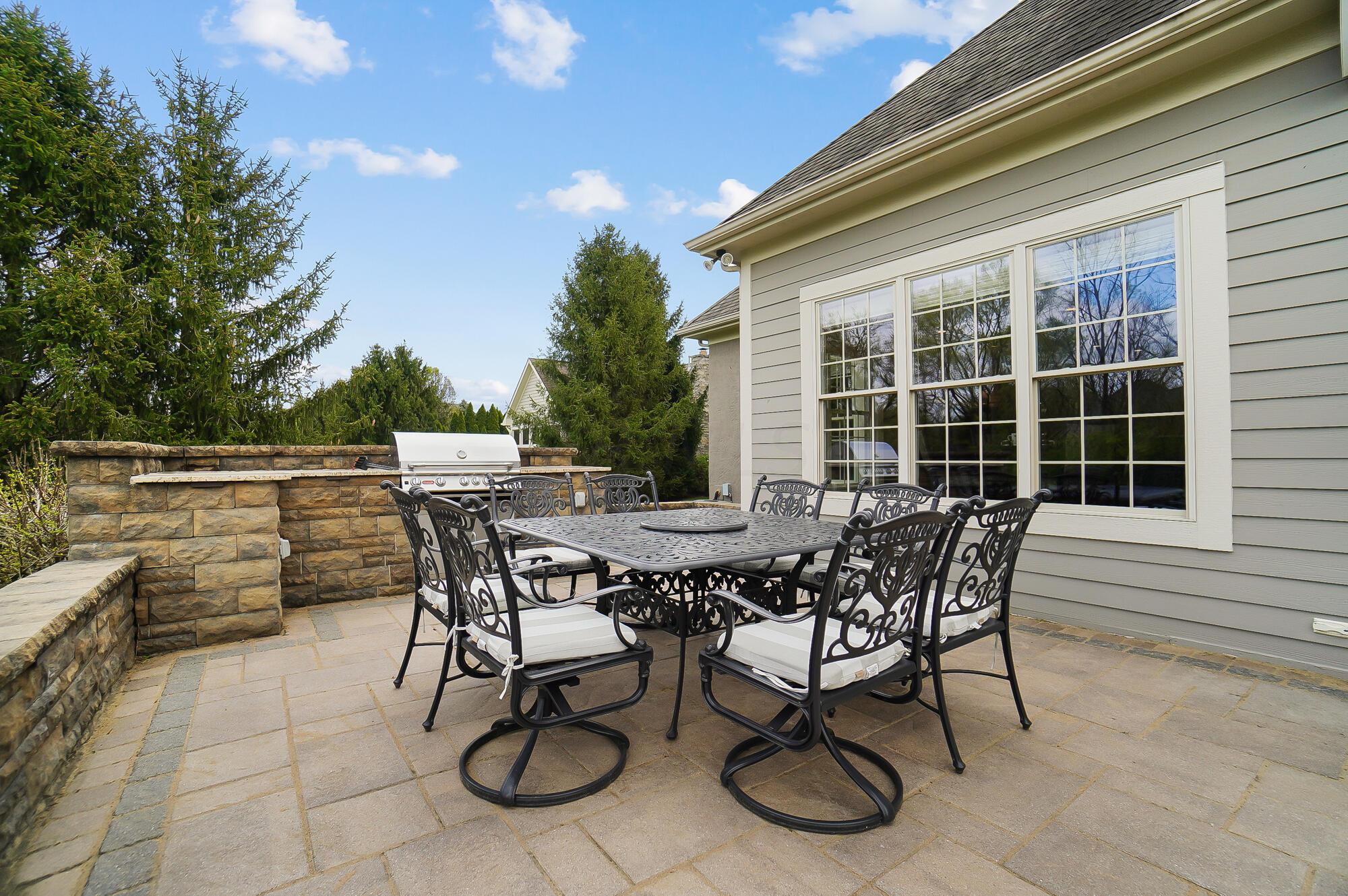 6090 Quin Abbey Court W