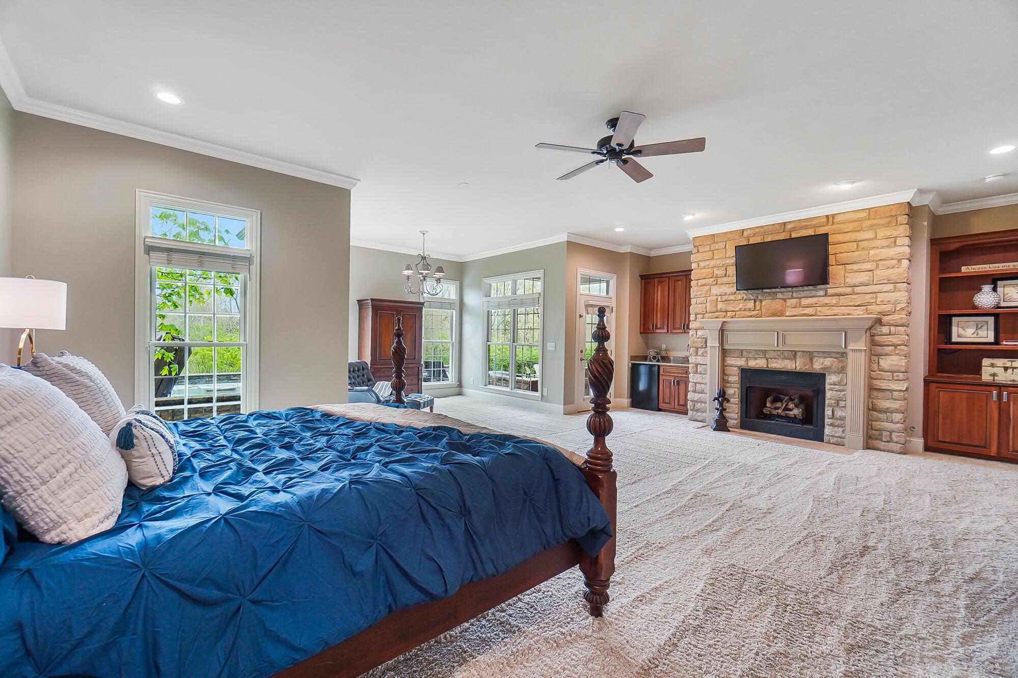 6090 Quin Abbey Court W