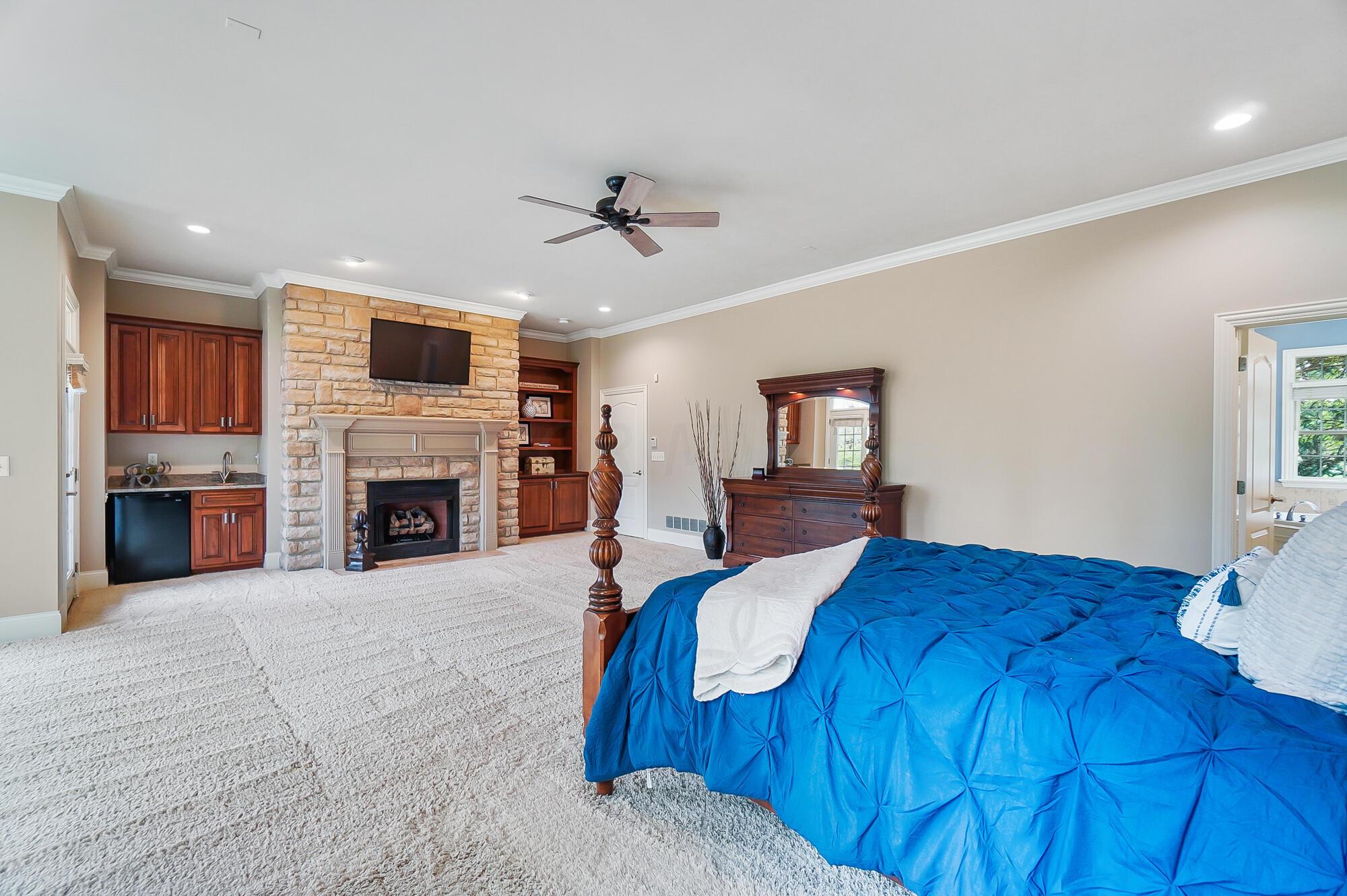 6090 Quin Abbey Court W