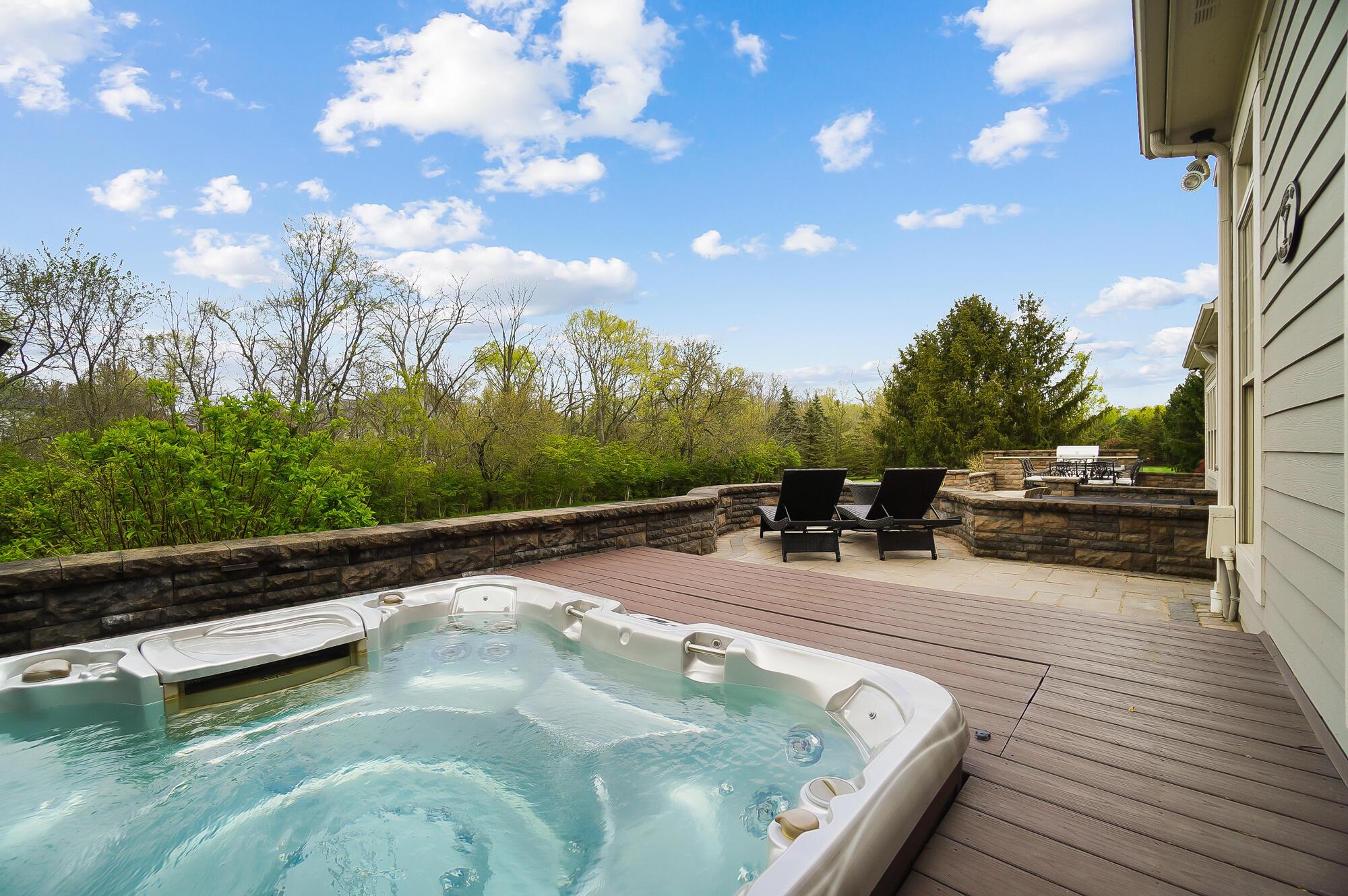 6090 Quin Abbey Court W