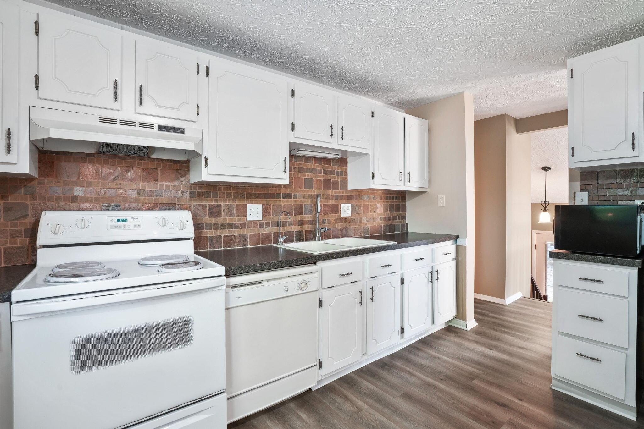 3993 Hendron Court